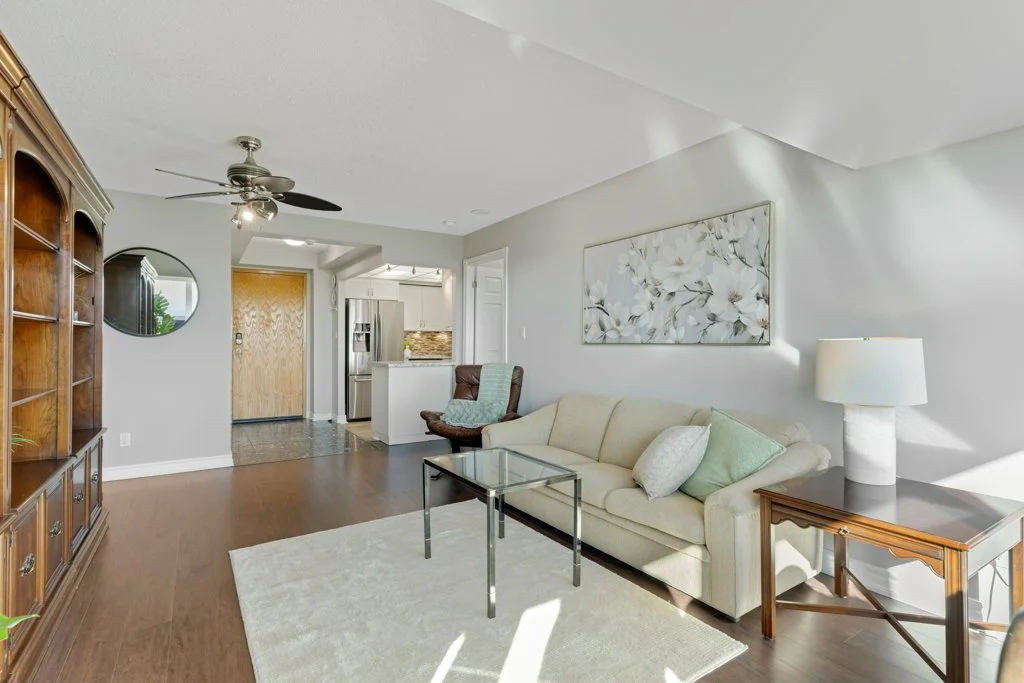 025-402-237 King St W-21_m.jpg