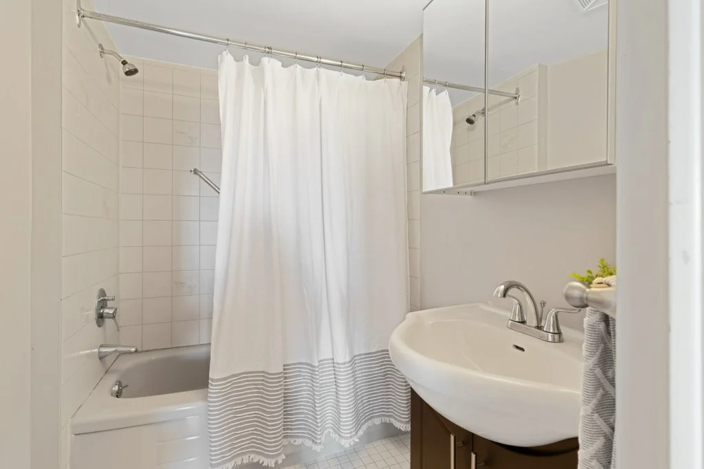 035-402-237 King St W-31_m.jpg