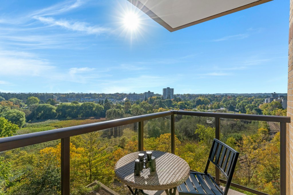 037-402-237 King St W-33_m.jpg
