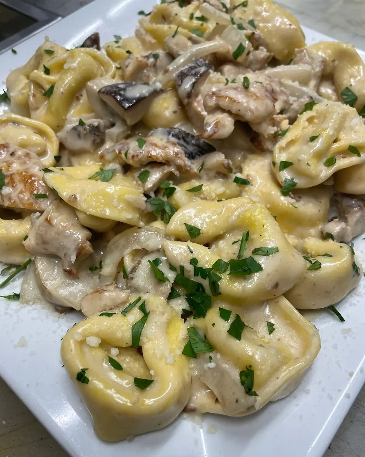 Tortellini with shiitake mushrooms &amp; grilled chicken 😋 😍