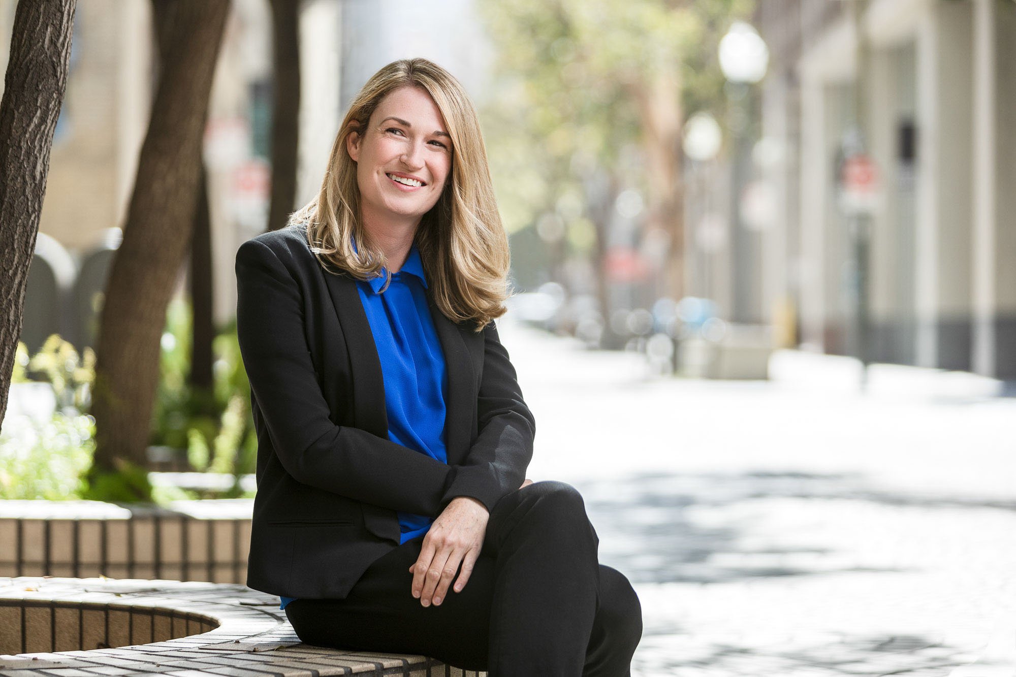 Professional outdoor corporate portrait of woman in park setting, San Francisco on-location commercial portrait photographer for personal branding and corporate clients