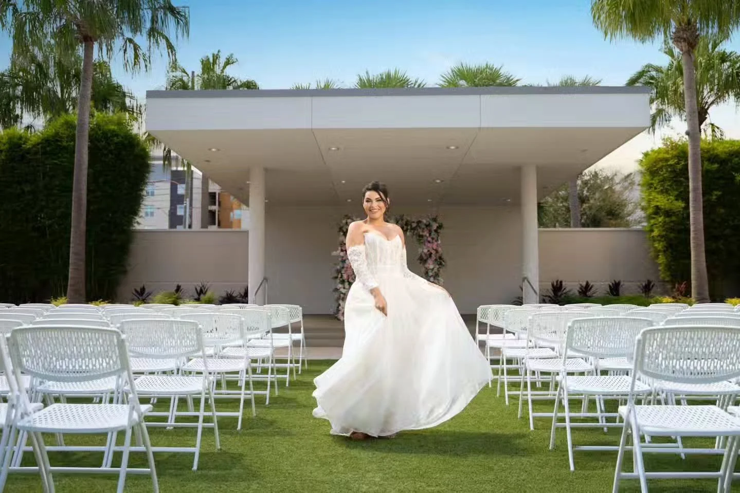 《 Because sometimes your wedding day calls for a twirl ✨
Pro tip: When you head down the aisle, take your time. Breathe, soak it all in, and don&rsquo;t be afraid to pause for a spin or a smile, this moment is yours. 》
.
.
.
#OrlandoWeddingPhotograph