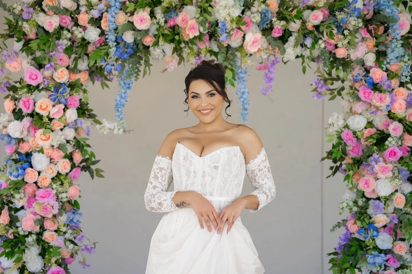 《 On your wedding morning, the magic really starts in the little moments. You&rsquo;re sipping coffee, laughing with your best friends, and there&rsquo;s that quiet excitement in the air. ✨️

This is where the *day-of kit* shines. Not because somethi