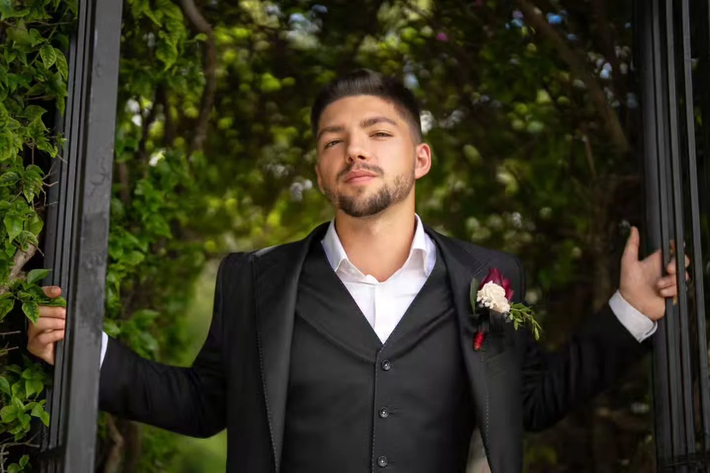 《 Getting ready isn&rsquo;t just about the suit and tie,  it&rsquo;s about showing up for your partner long before the aisle. The groom&rsquo;s role in planning might not always be picking out flowers or cake flavors, but trust me, there are easy way
