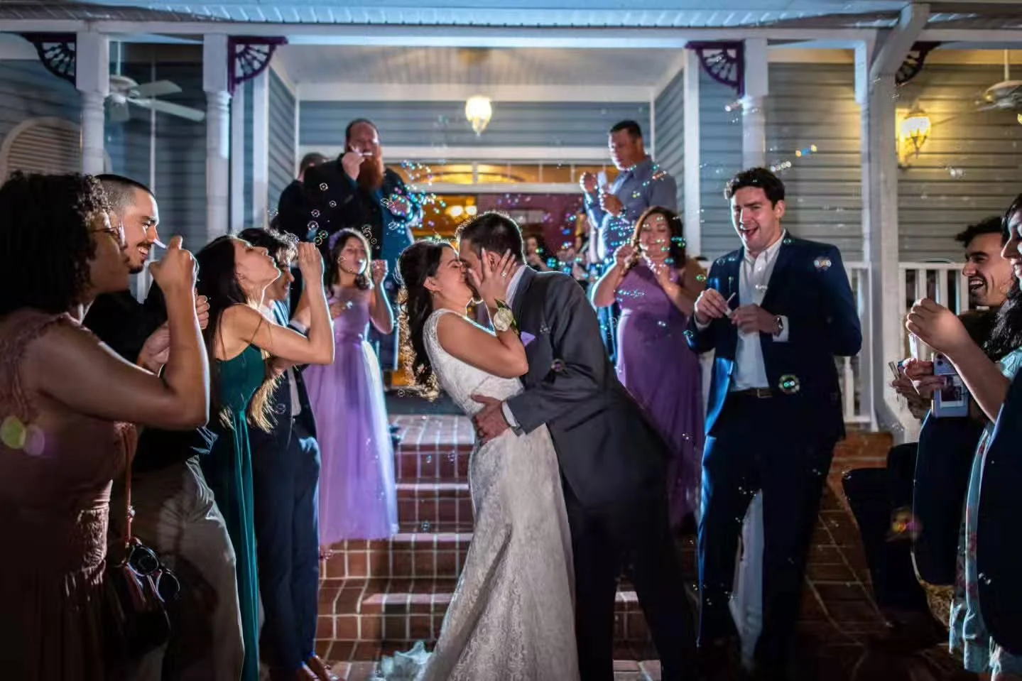 《 When the bubbles hit just right, it feels like you&rsquo;re walking through your own little fairytale ✨

Thinking about what kind of wedding exit to do? Here are 3 quick tips:

1. **Venue Rules** &ndash; Always check what your venue allows. Some sp