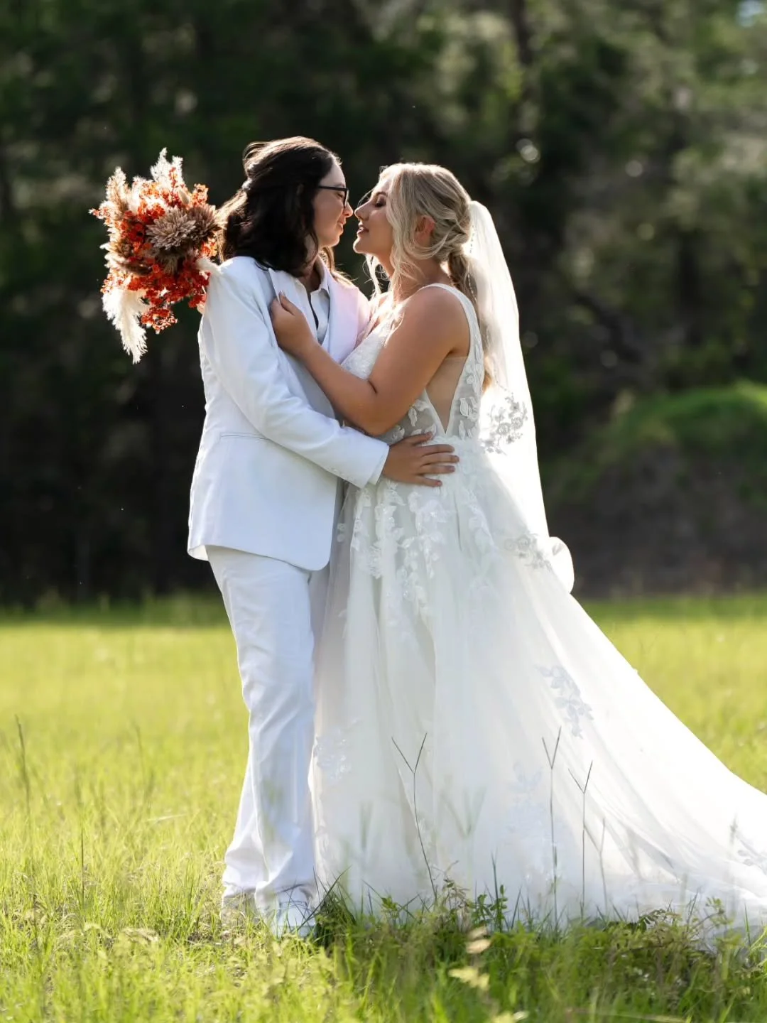 《 Right in the middle of that quiet field, they leaned in like the whole day had been leading to *this* one breath. A kiss that felt less like a pose and more like a chapter you stumble into and instantly know&hellip;this is the part they&rsquo;ll re