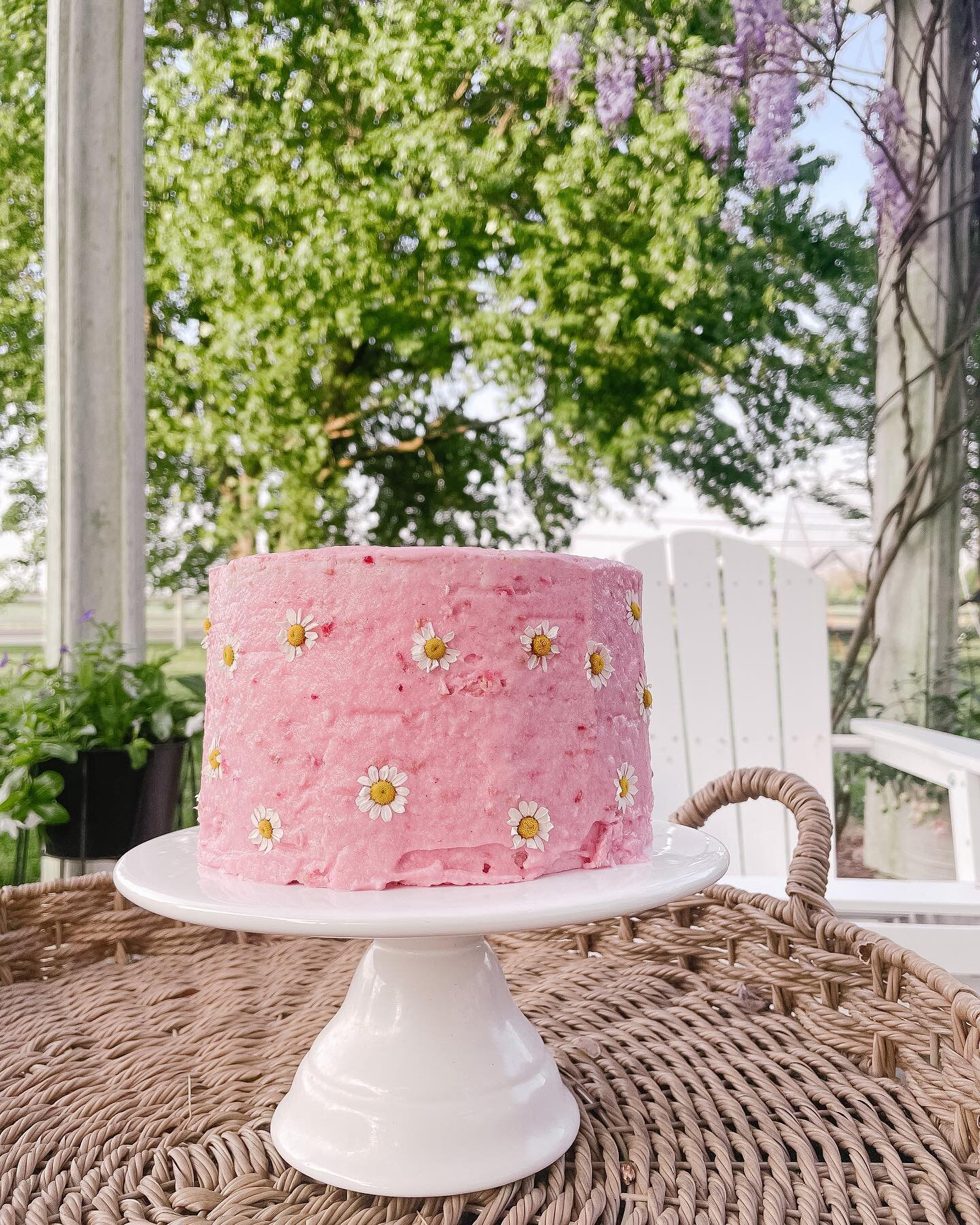 Celebrated my momma (@tammy_chavies) last night! We are lucky to call her ours. 🤍 

Of course, no celebration is complete without cake. Thrilled with how this one turned out. A three-layer vanilla cake with white chocolate raspberry ganache filling 