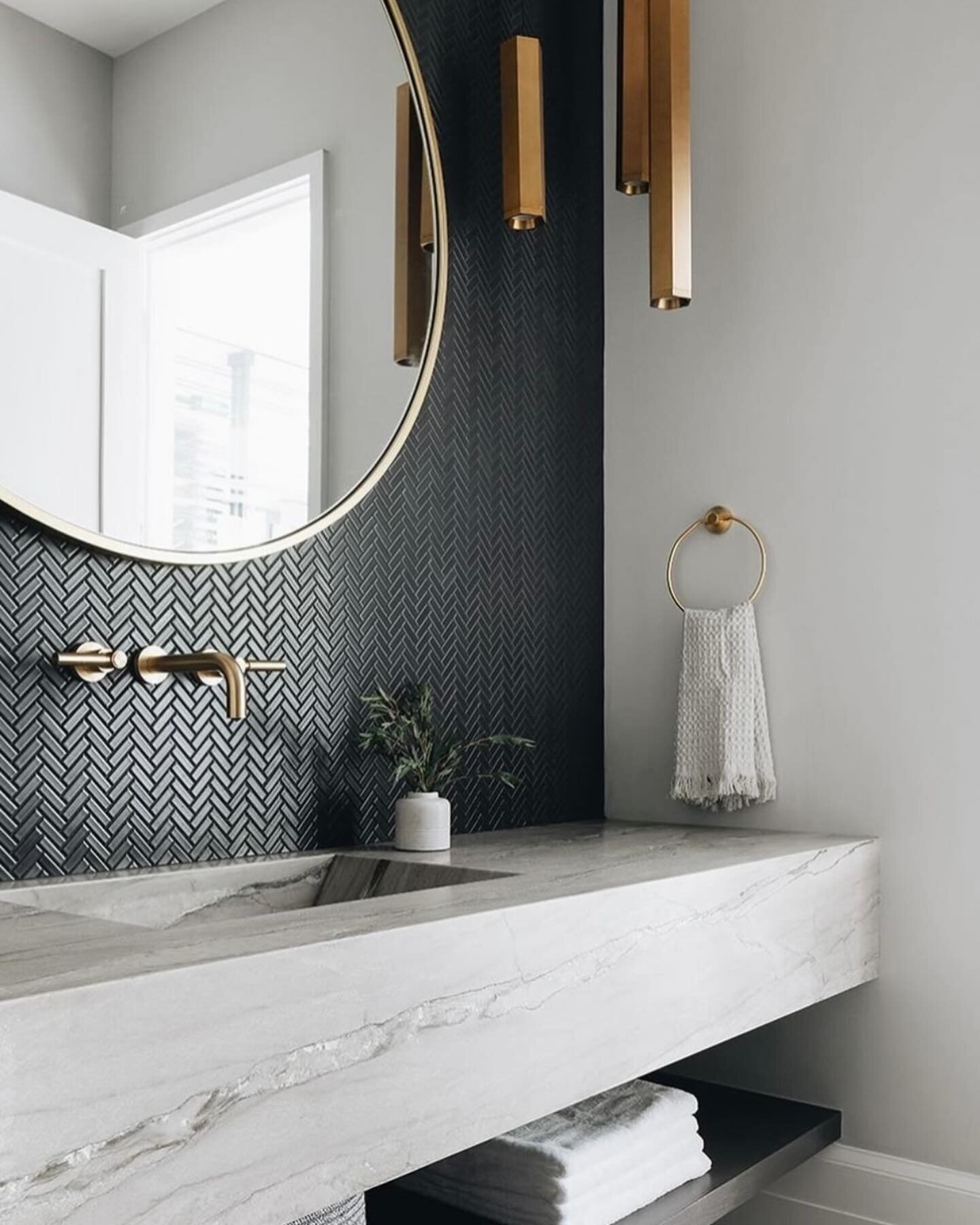 Bringing a concept image to life in this gorgeous guest bathroom!! #goodthingsarecoming 
.
.
.
#annsackstile #bathroomdesign #bathroom #tiledesign #tileinstallation #luxehome #conceptimage #residentialdesign #designinspo #designer #lovemyjob