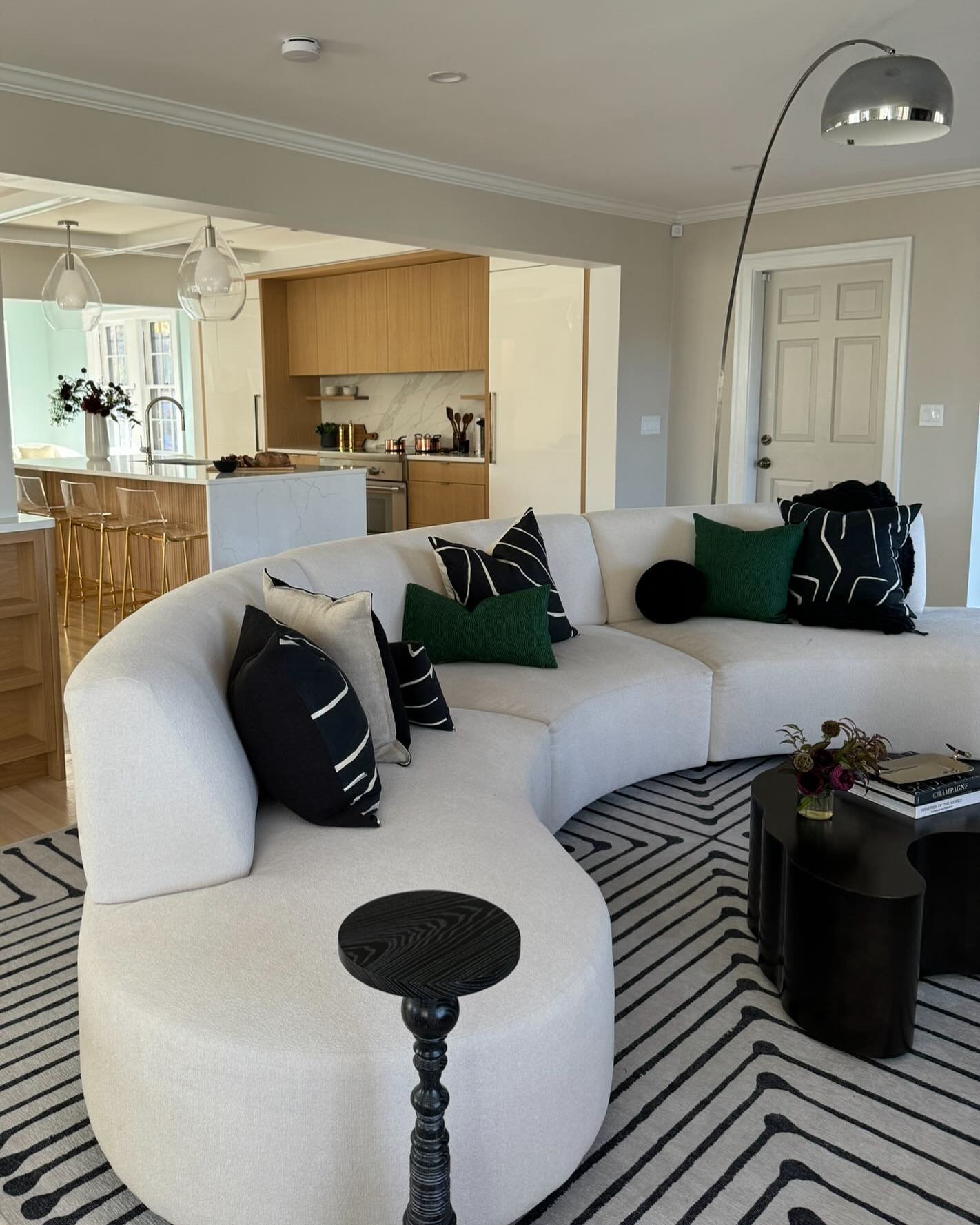 Grateful for the opportunity to shoot this beautiful renovation- modern twist to a New England tutor style home! 
#moretocome 
Thank you @jessicadelaneyphotography 
.
.
.#moderntwist #kitchendesign #kitchenrenovation #design #designdetails #neutrals 