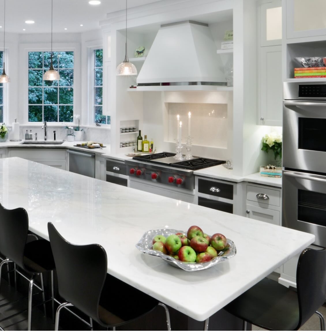 It's that time of year! Kitchens become the heart of family gatherings- enjoy the chaos-the laughter - the delicious meals and the time together!
.
.
#thanksgiving #family #familytime #kitchen #kitchendesign #design #designer #modernkitchen #instades