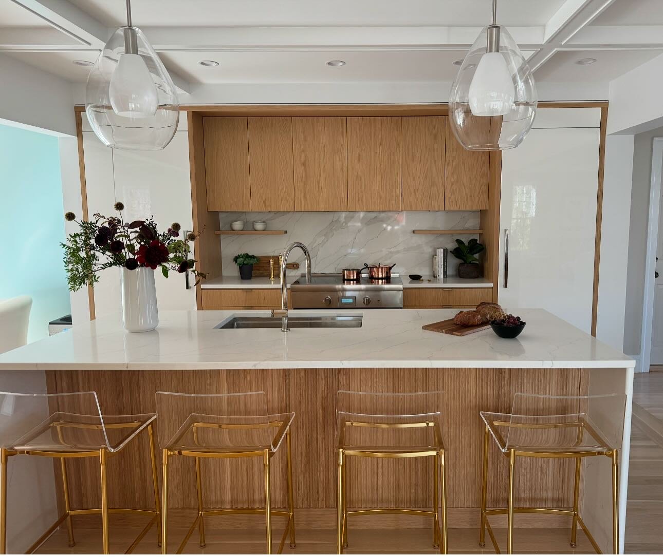 Fresh start to the week! 
New month- new projects-new perspective
Welcome December!

.
.
.
#monday #mondaymotivation #mondayvibes #kitchenremodel #kitchendesign #designer #interiordesign #instadesign #modern #neutralstyle #lovemyjob #december #tisthe