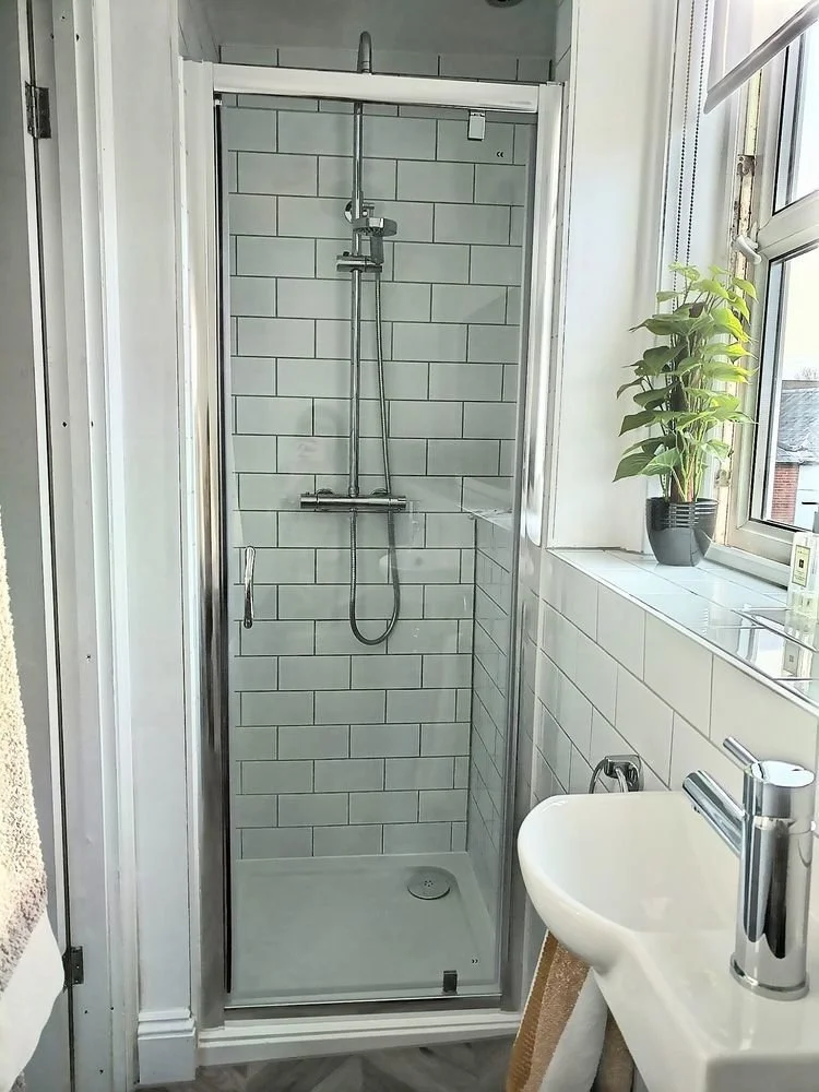 Emmas ensuite 1.jpg