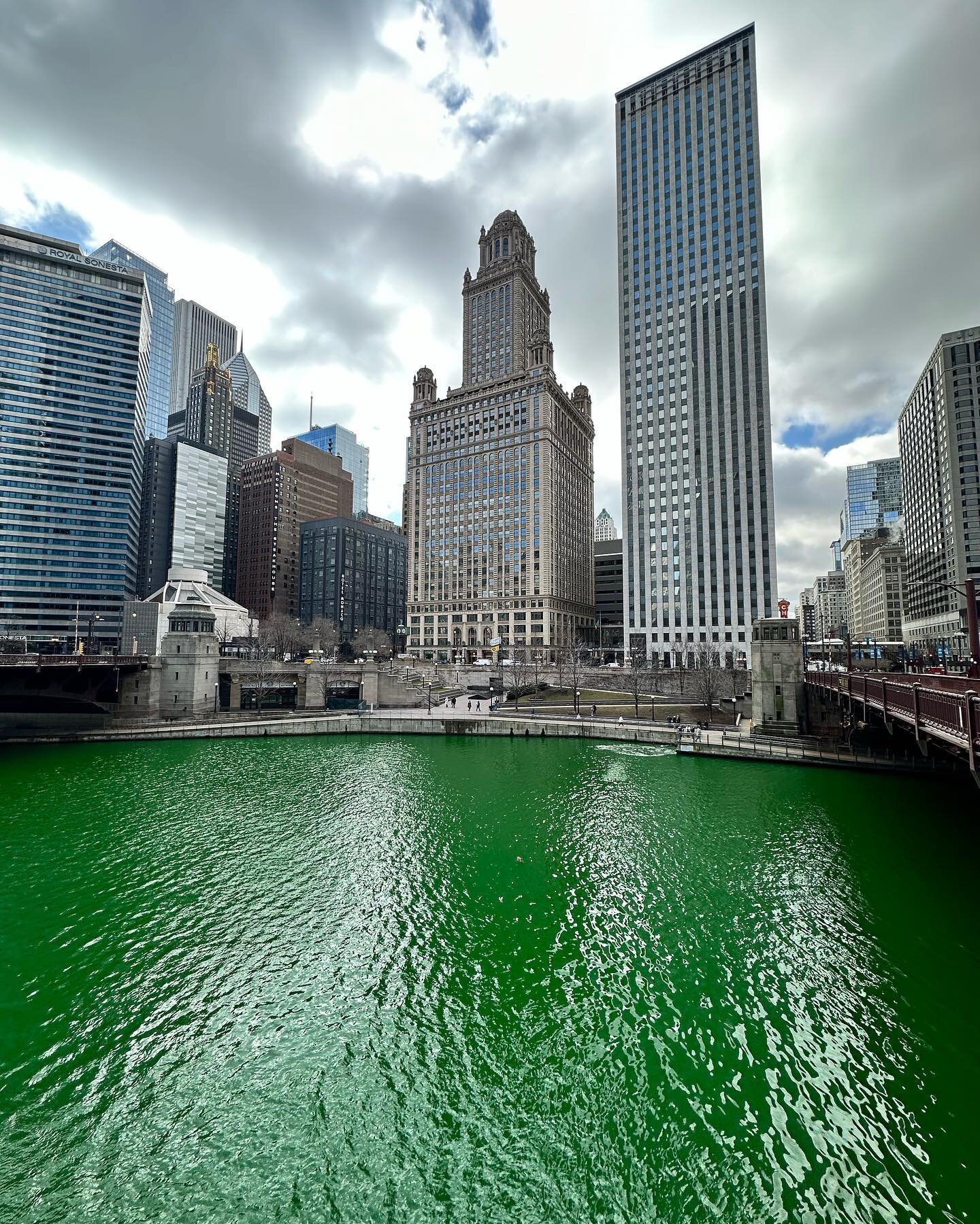 The Chicago River flowing green for St. Patrick&rsquo;s day.
#stpatricksday #chicago #chicagoriver