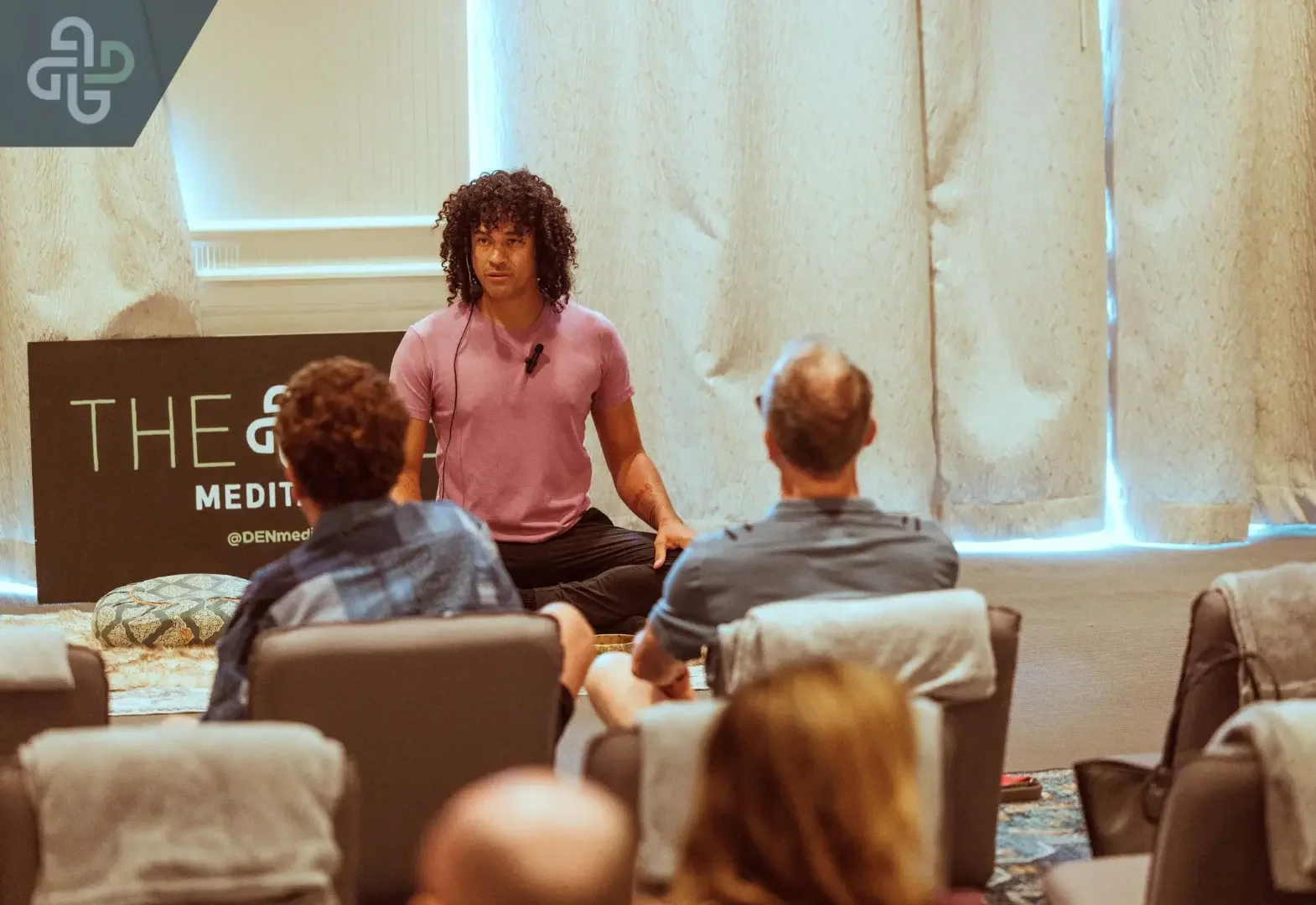 What Happens During a Live Meditation Class? A Beginner's Guide