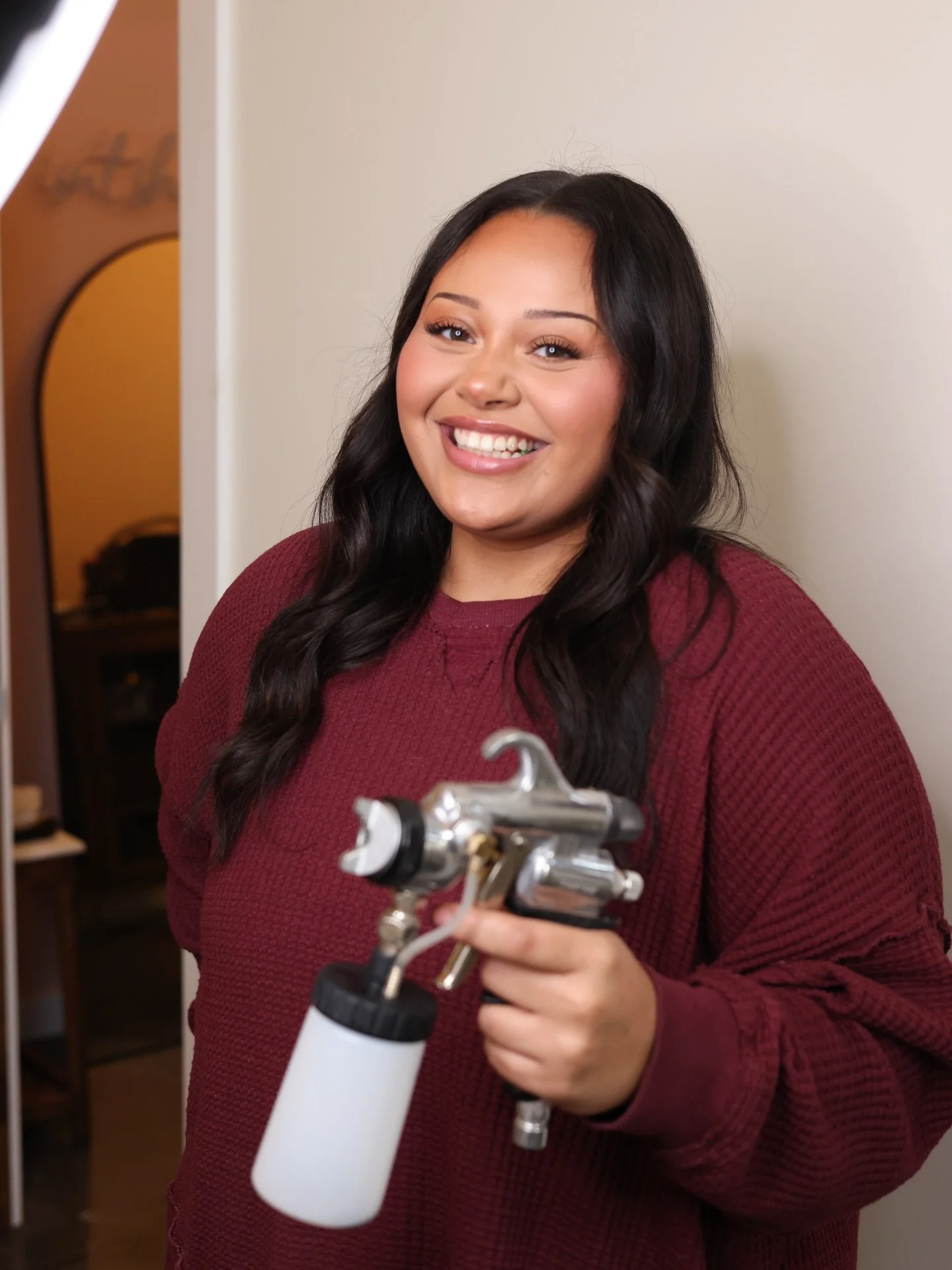 Meet our cutie spray tan artist Bella! She is trained by the best @gldn.collective and here for all your spray tan needs Wednesday and Thursday evenings from 5:00 - 8:00pm! 

#tacomaspraytan #tacomawa #tacomaairbrushtanning #tacomaspraytanartist