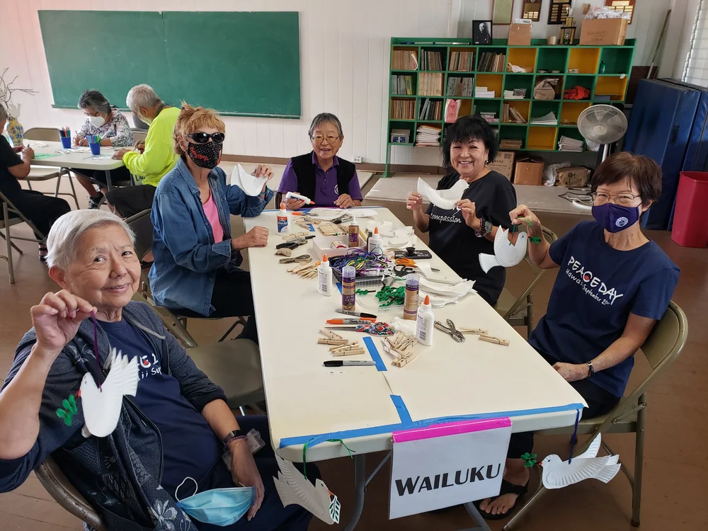 Enjoying Wailuku's crafts table