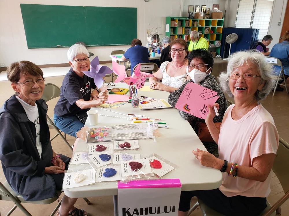 Enjoying Kahului's crafts table
