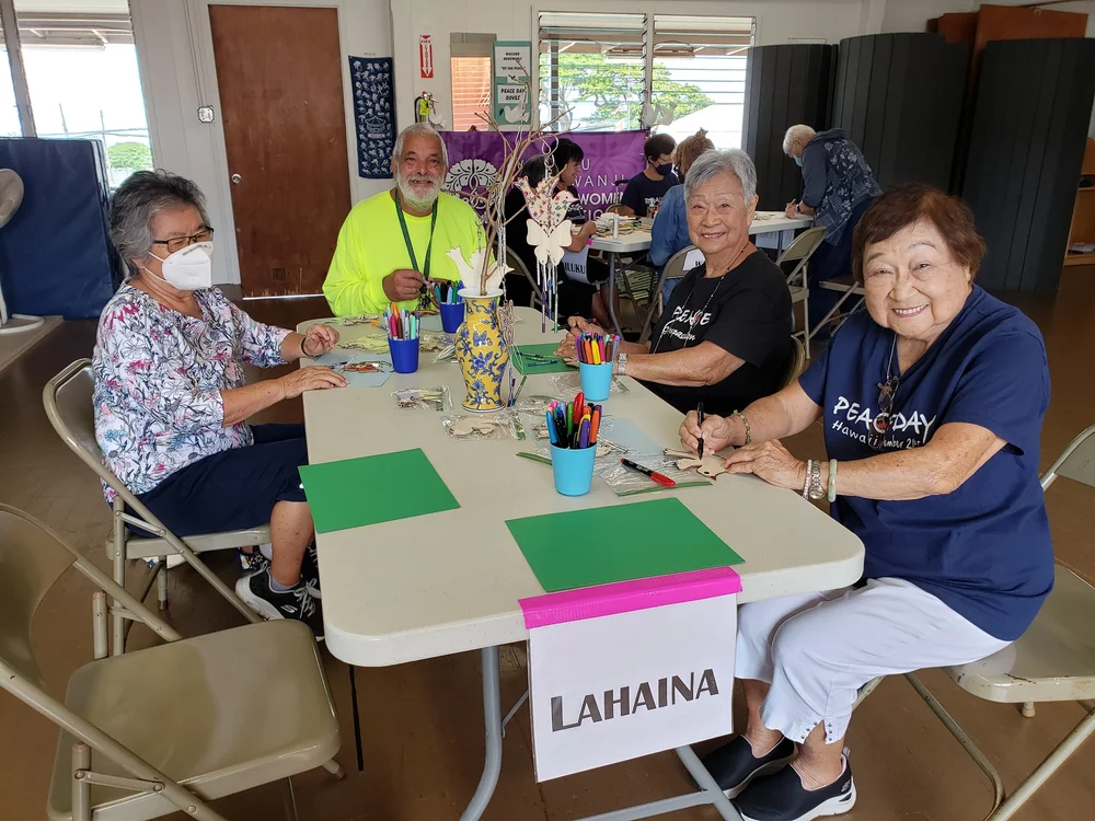 Enjoying Lahaina's crafts table