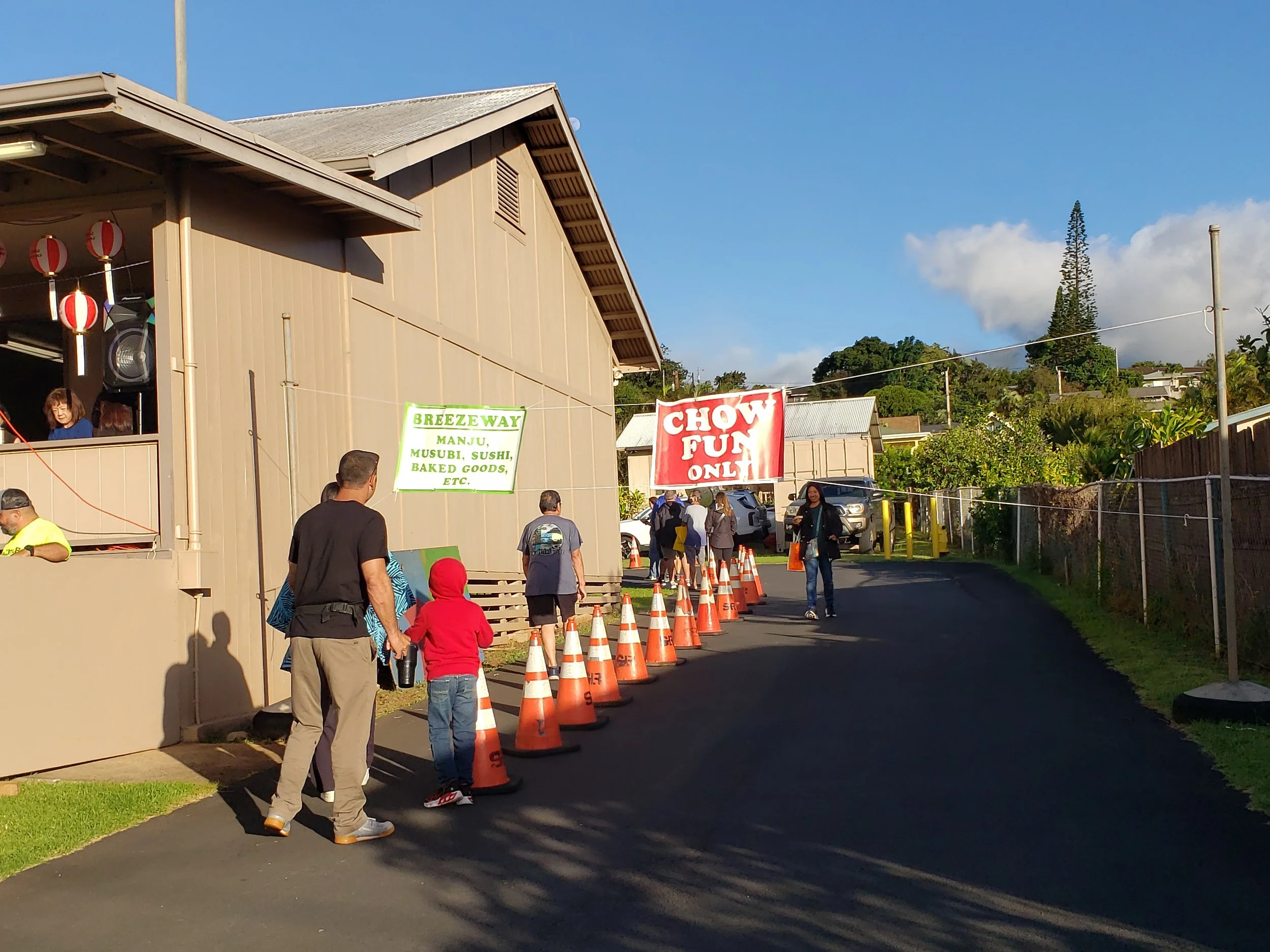 Food Lines for Chow Fun and Breezeway