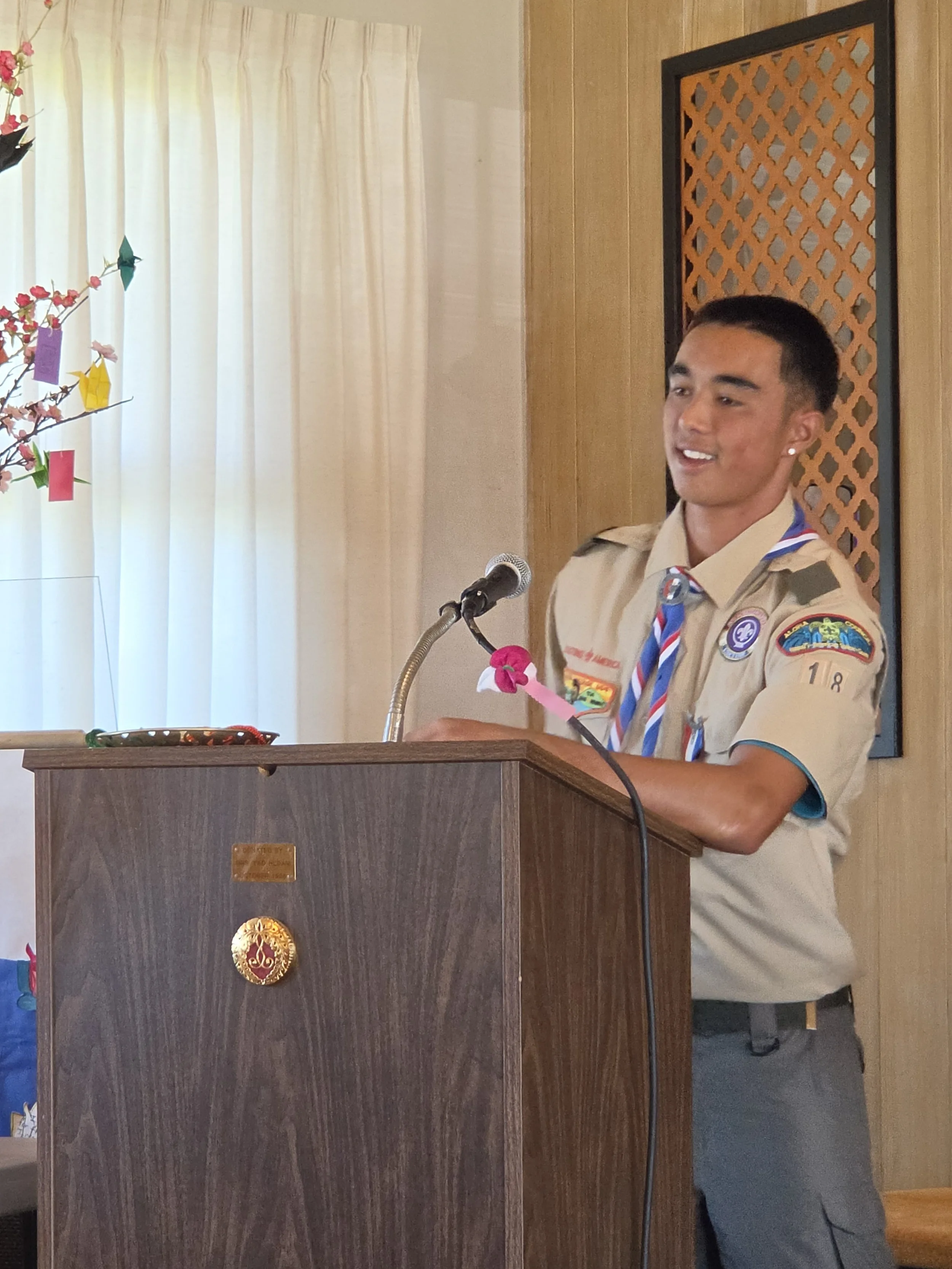 Eagle Makoa Kapuniai expressing his appreciation
