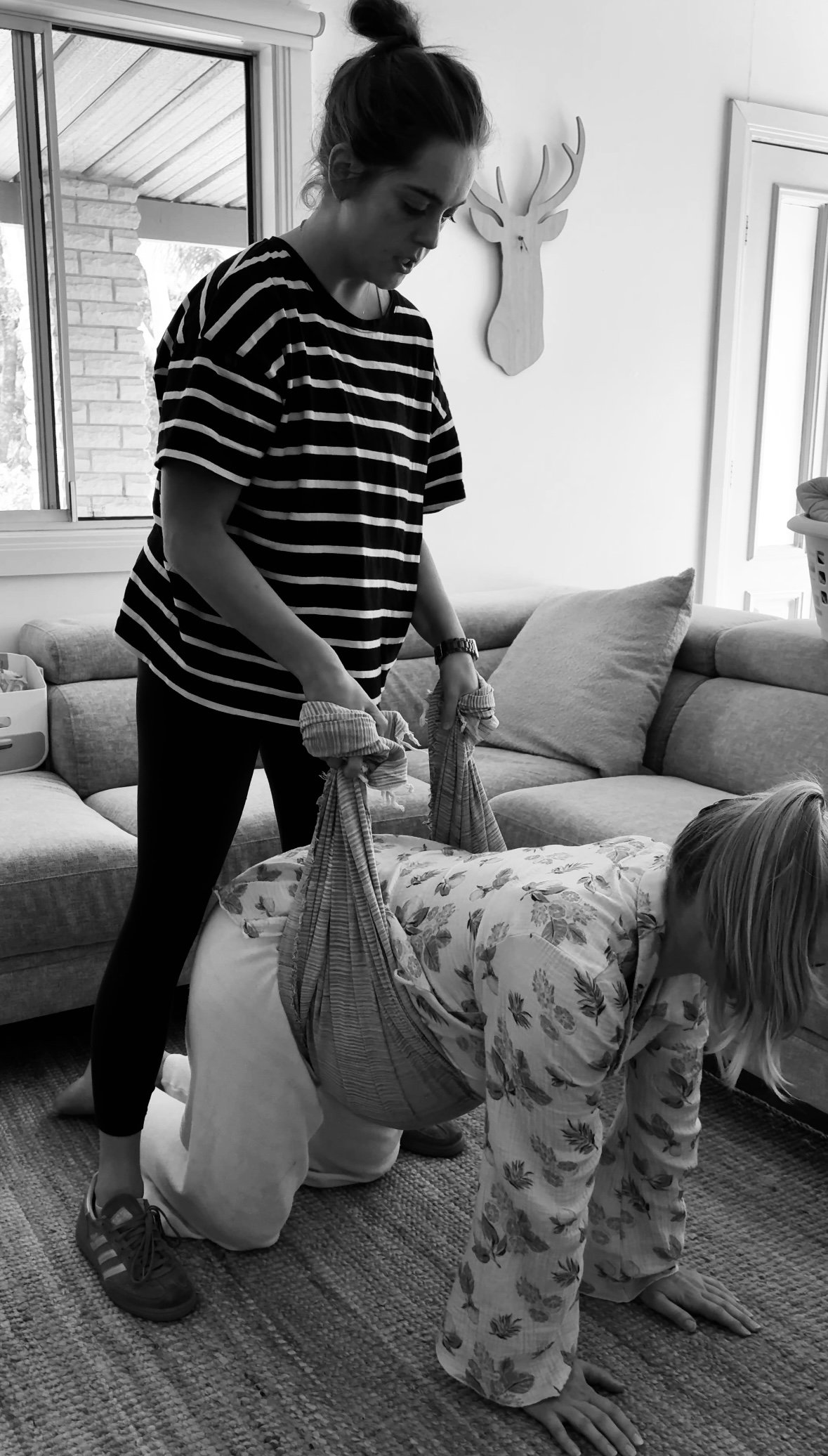 The Modern Doula practicing OMP Techniques on an expecting pregnant mum to be.