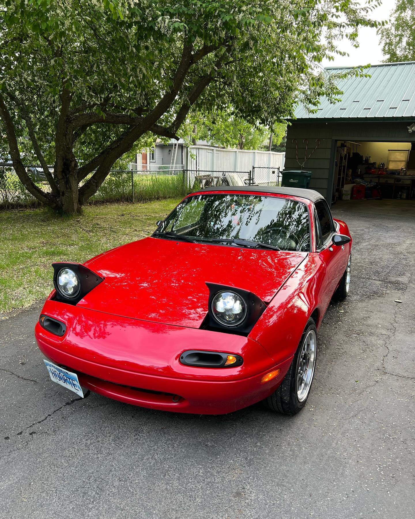 This miata came in for an emergency paint correction just in time for @rev_alaska !!! Make sure to check it out. 
.
.
.
#revalaska #akracewars #cardetailing #autodetailing #paintcorrection #detailing #jdm #alaska #alaskacarscene #anchorage #anchorage