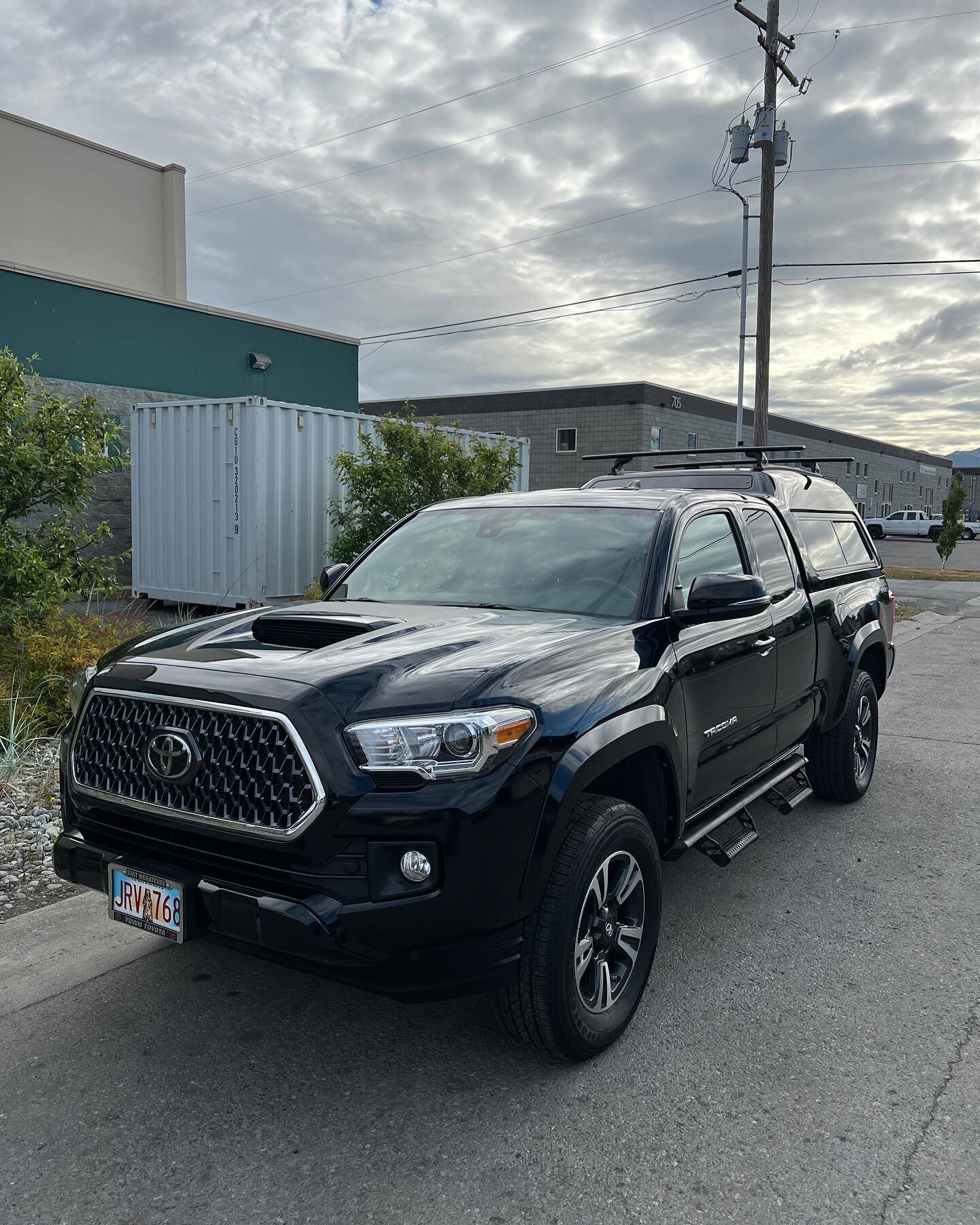 This tacoma is looking a lot better after a paint correction!
.
.
.
#detailing #paintcorrection #toyota #anchorage #alaska #anchoragealaska #autodetailing #tacoma #rupes