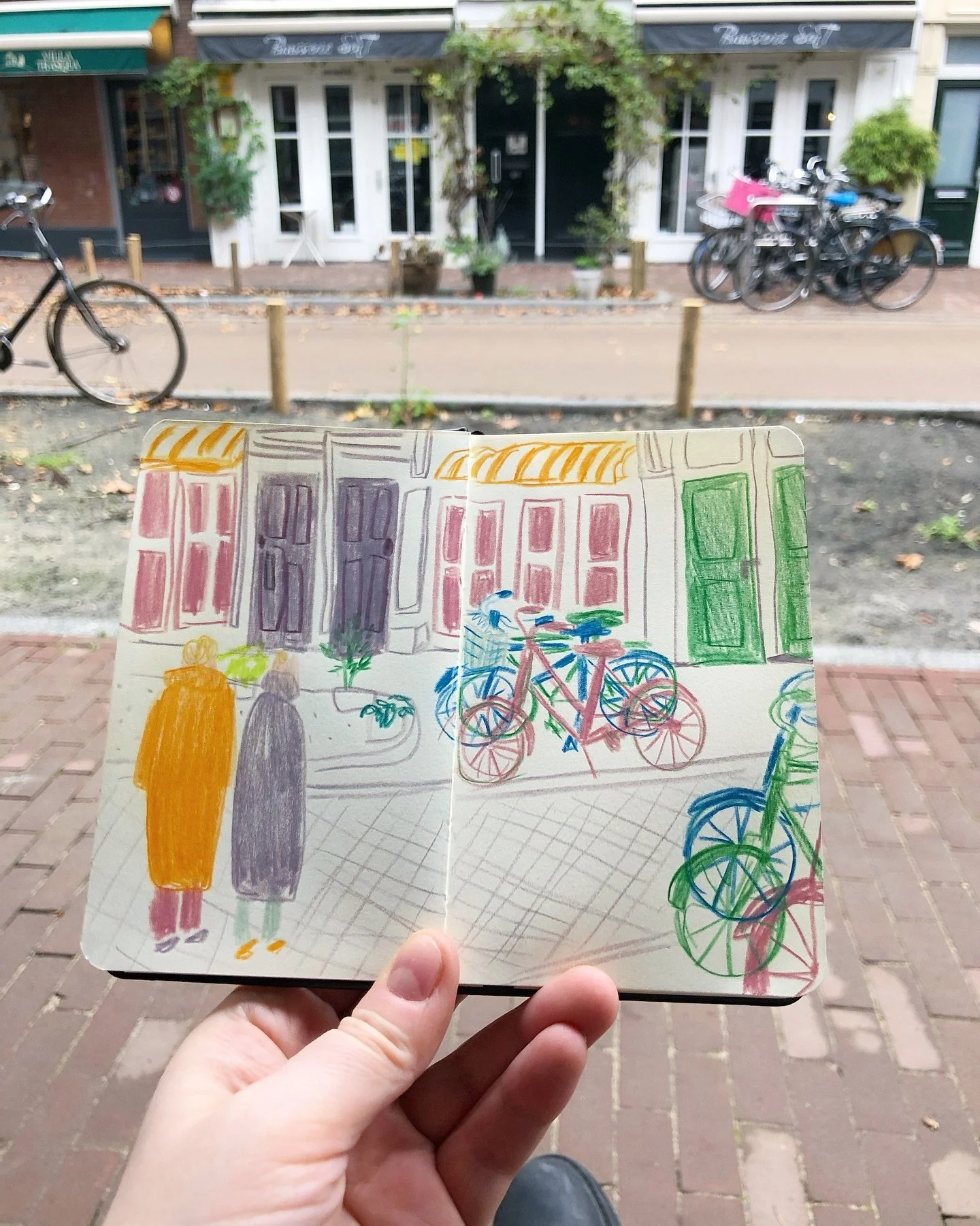 Some drawing was done and that was my main intention here after always seeing so many artists interpretations of the beautiful architecture here.
Me drastically forgetting how cold and wet sitting outside drawing would be in November 😅

#travelsketc