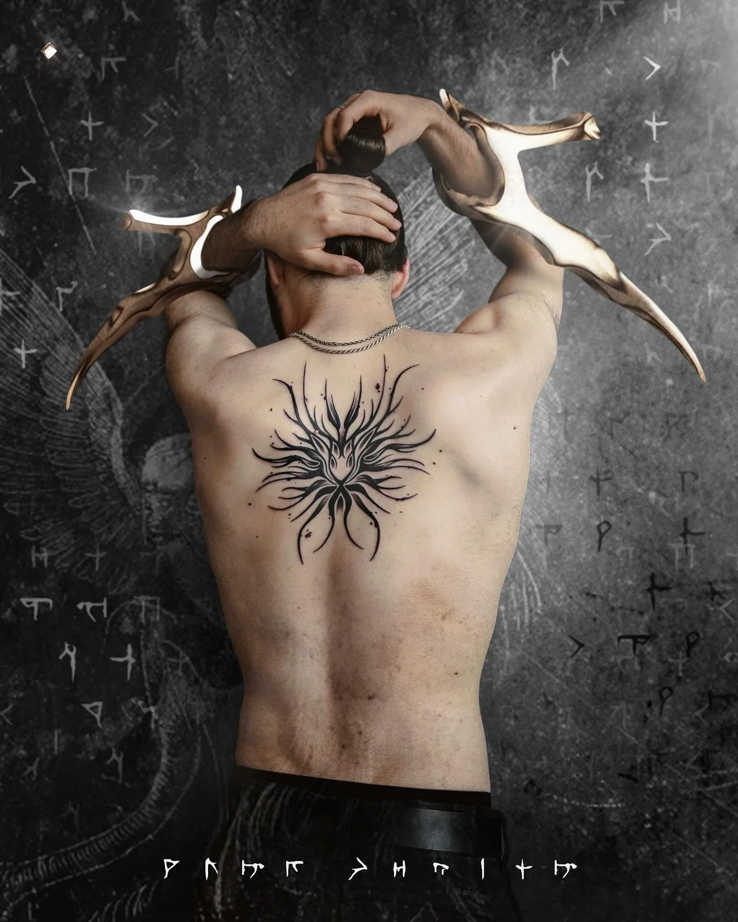 Dark Abstract Sun/Flower

Ich liebe es, mit Symmetrien zu arbeiten, die durch einzelne Elemente bewusst durchbrochen werden, um organischer zu wirken.

Gerade an K&ouml;rperstellen wie R&uuml;cken oder Brust &ndash; also Bereichen, die von Natur aus 