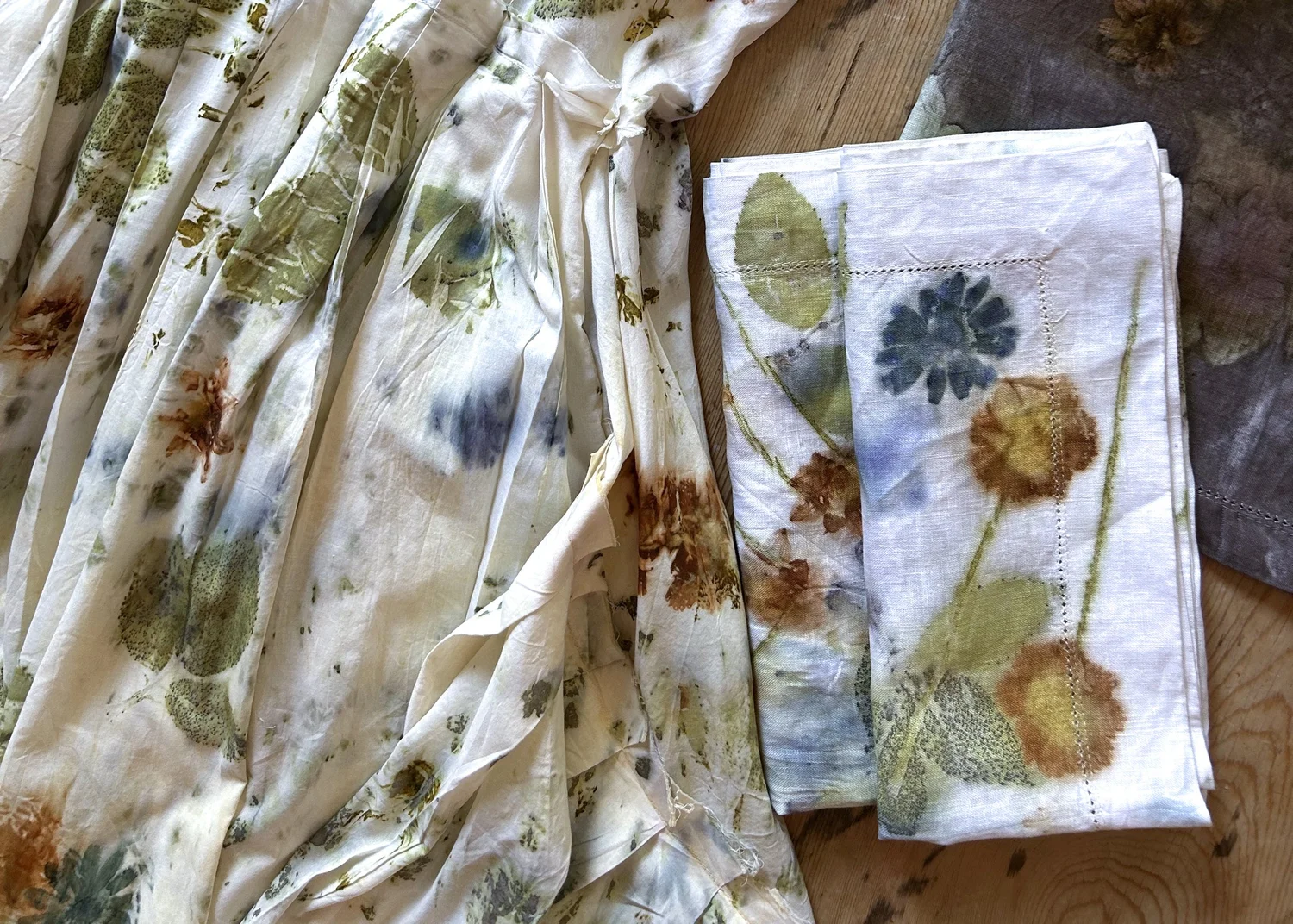 How to dye fabric with botanicals, natural dyes, flowers — FLORA OBSCURA