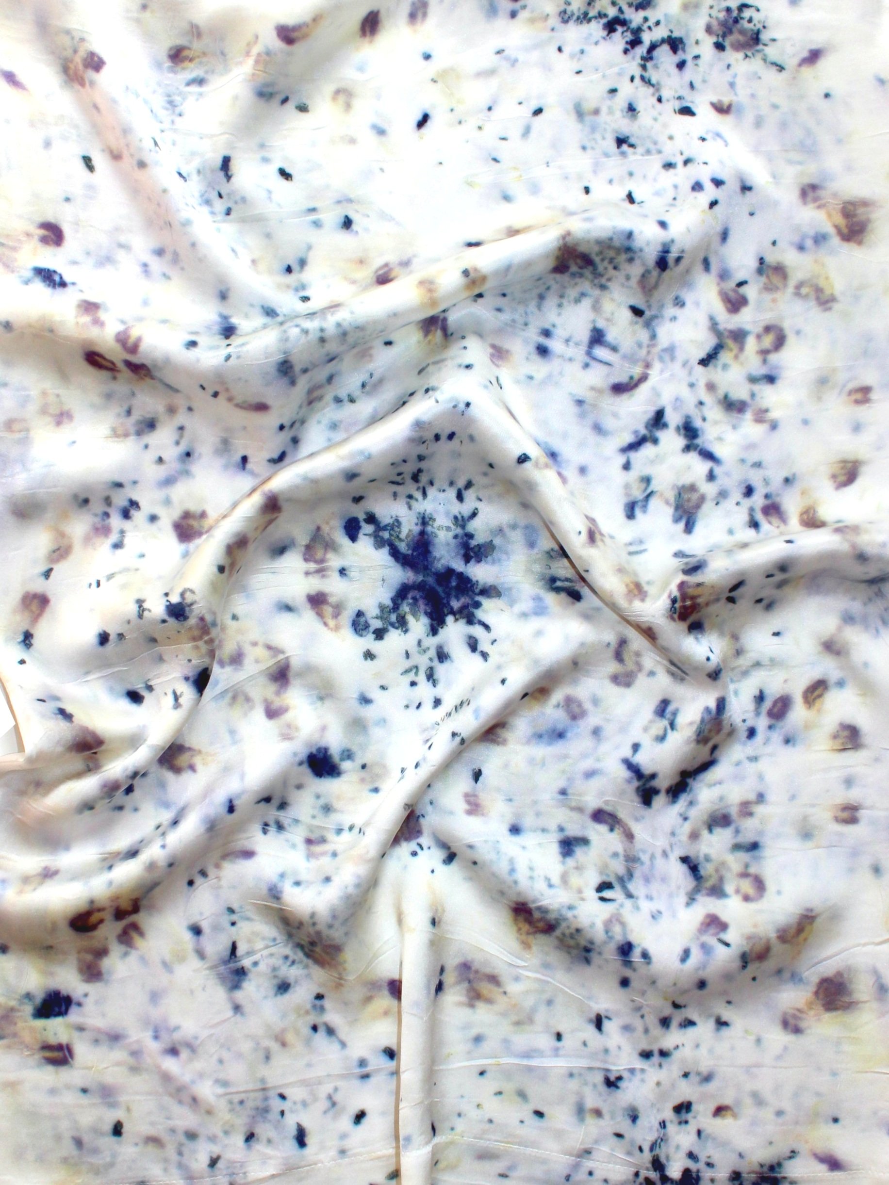 eco printed, natural dye silk pillowcase, mulberry silk, quince, lucia de la ferme pillow, leizu, silk bedding, organic, natural dye, flower print