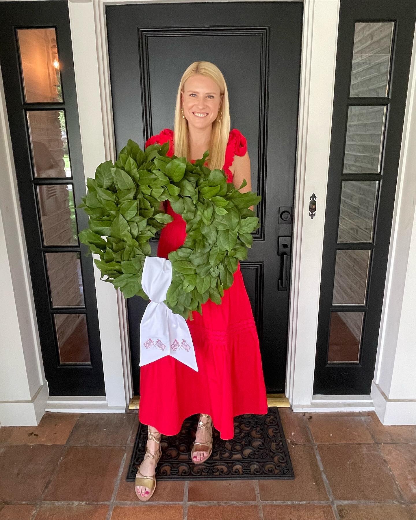 Get ready for summer with our NEW flag wreath sash. Memorial Day, 4th of July, Labor Day&hellip;we&rsquo;ve got you covered! Whether for your front door, or as a hostess gift, this sash is a summer fav! Pair with our lemon leaf wreath, or with a wrea