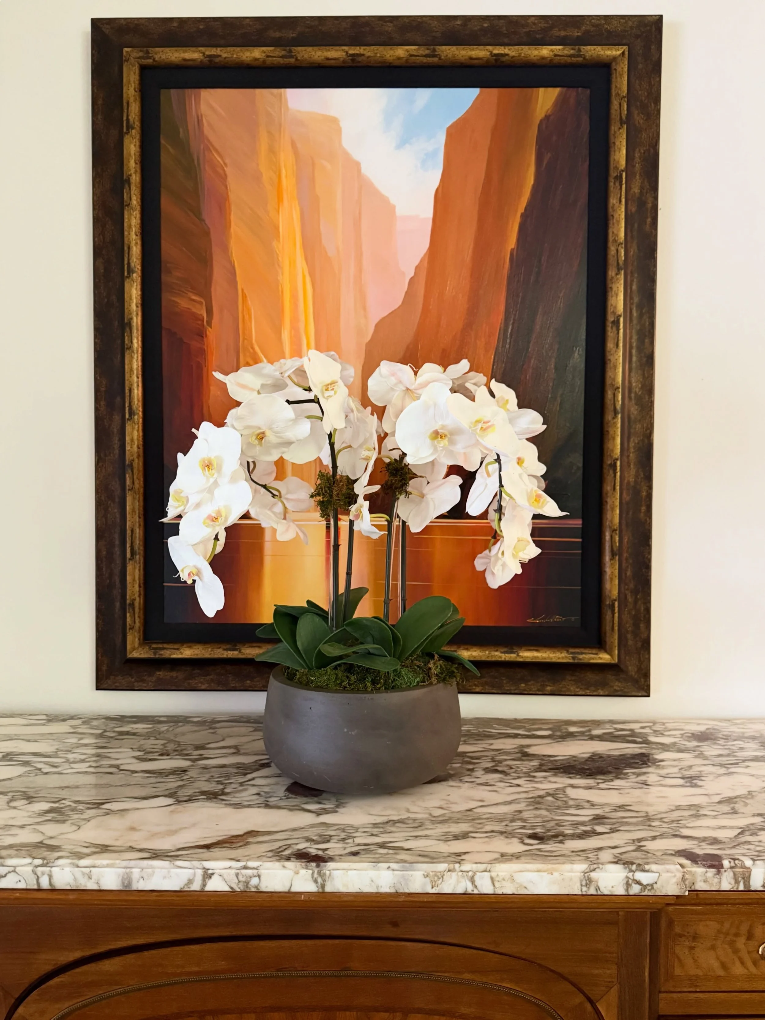 Bringing life, texture, and timeless beauty to every corner ✨

This modern arrangement is available! $390, DM to purchase!