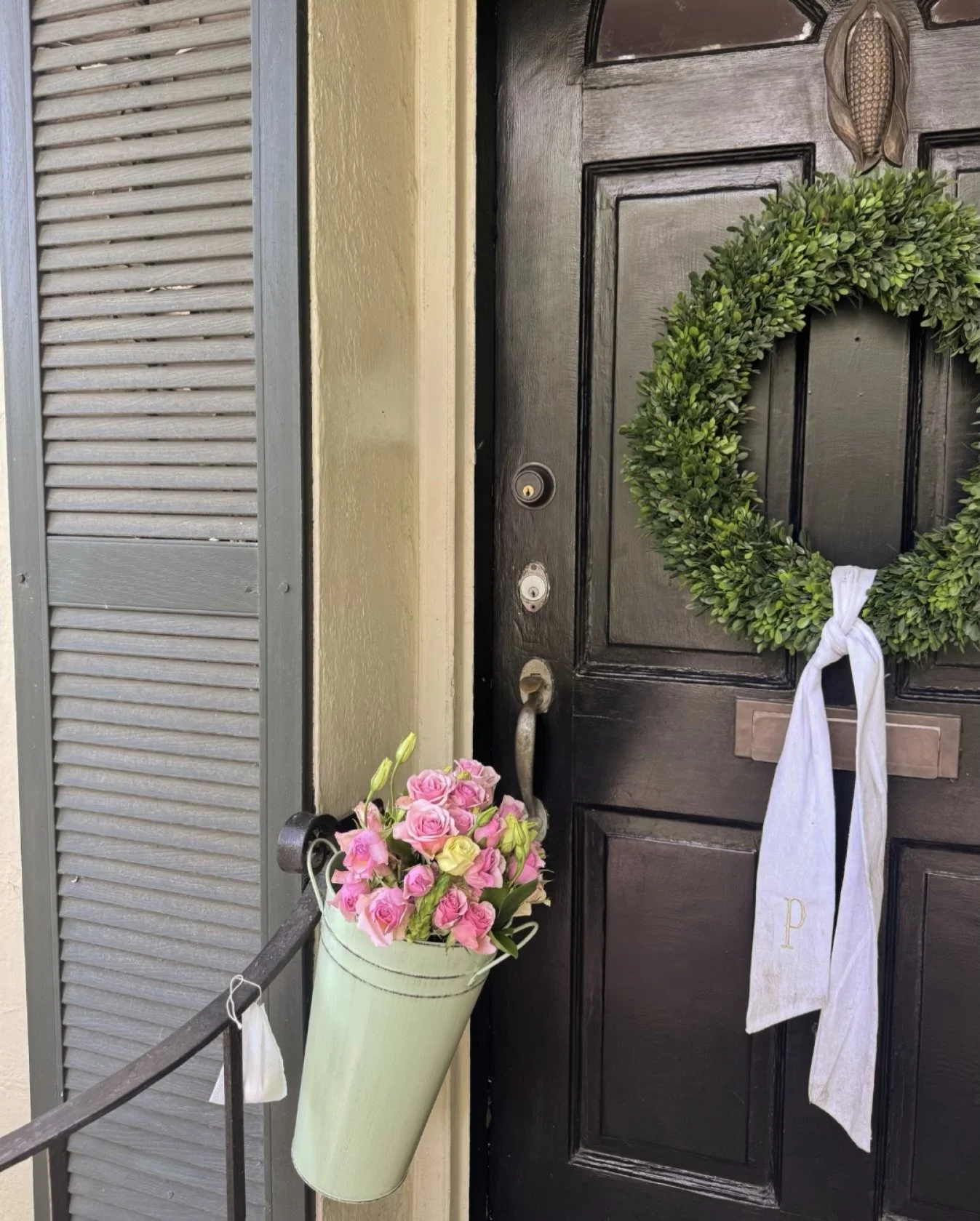 A little porch happiness, delivered every Friday🌿💐