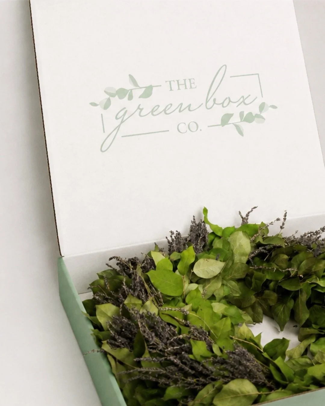 There&rsquo;s something special about opening a box filled with something grown, gathered, and made by hand. 

The Green Box Co. was created around the idea that bringing a little more nature into your home can make the everyday feel meaningful. 

Fr