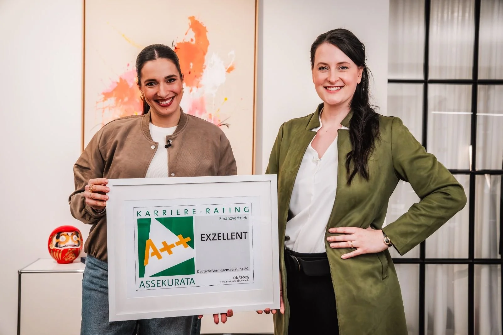 Karriere in der Finanzberatung: Sally Özcan von Sallys Welt erlebt den Berufsalltag in der Moneyfaktur