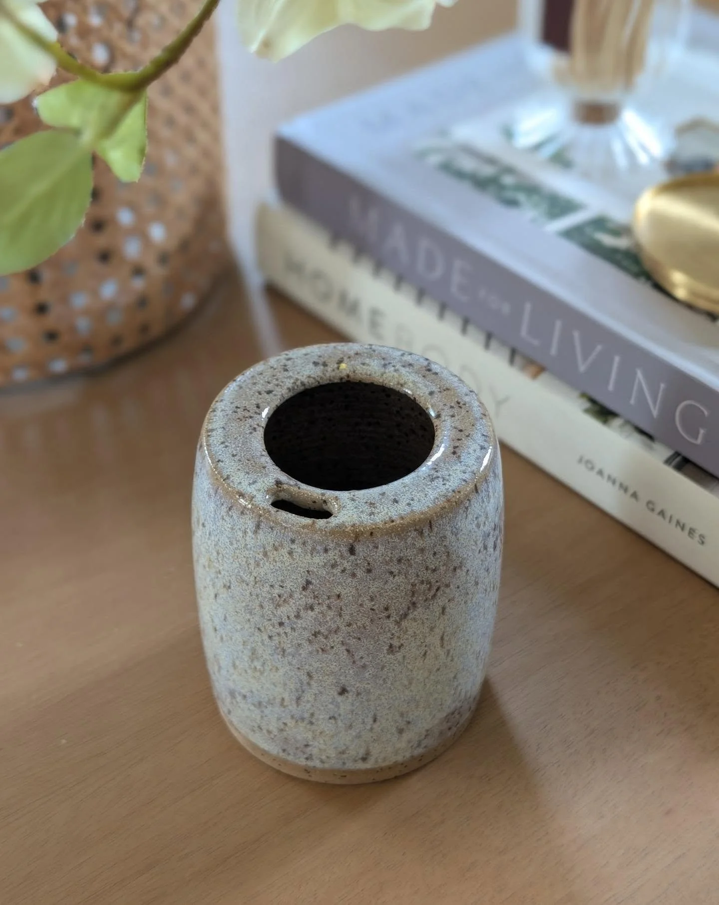 In gratitude to the friends who say, "Can you make this for me?"

Thank you for valuing handmade over convenience. Thank you for encouraging me to try new things. Thank you for supporting my time in the studio 🩷

#handmadepottery #coffee #