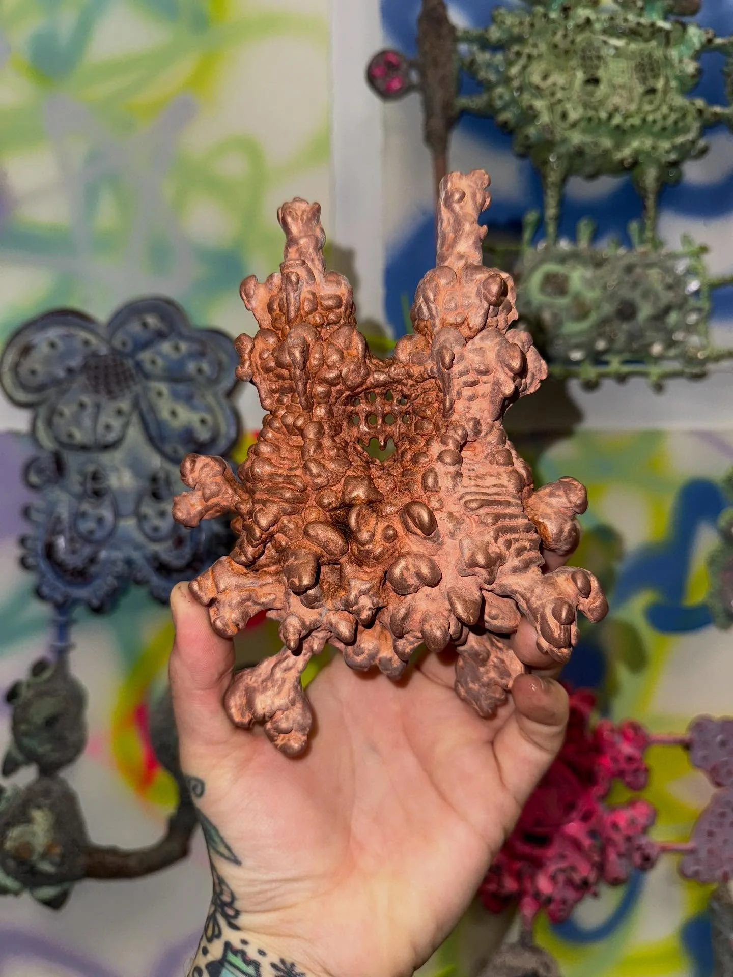 bone keepers and dungeons deep ⛓️🦴
successful af electroform and so pumped on the two fer one special 👼 crackin these puppies open like geodes to reveal that luscious inside texture. big hell yeah echoing in the dungeon. LFG — find these at