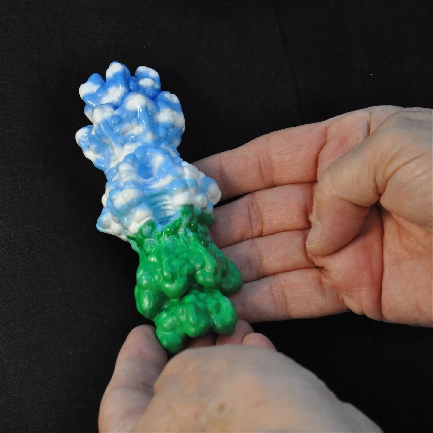 CL0UDSTRUCK☁️

find this bb summmmwhere in Brooklyn 2nite 😛

airbrushed electroformed copper brooch 🩷🩷

#sulobee #sparklefilth #electroformed #electroforming #electroformedjewelry #brooch #itssbrooch #wearableart