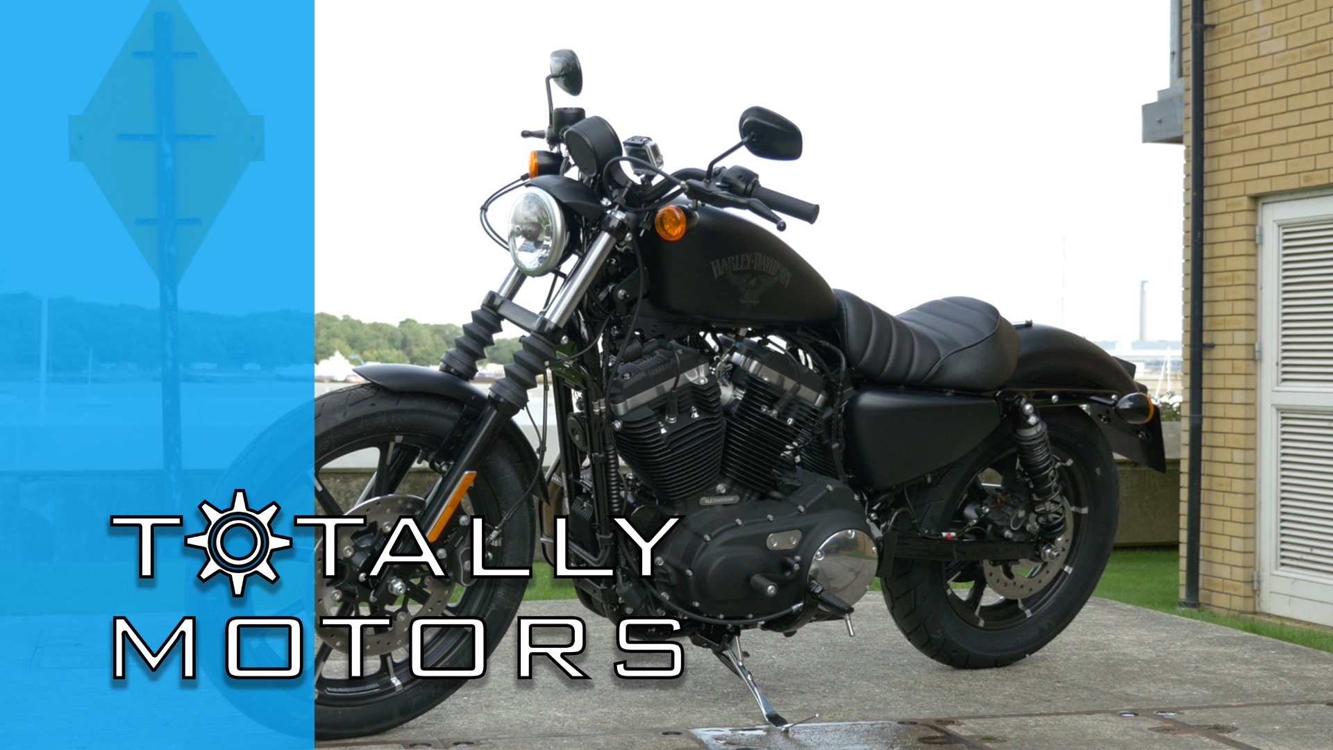 Harley Davidson Iron 883 vs Street 750