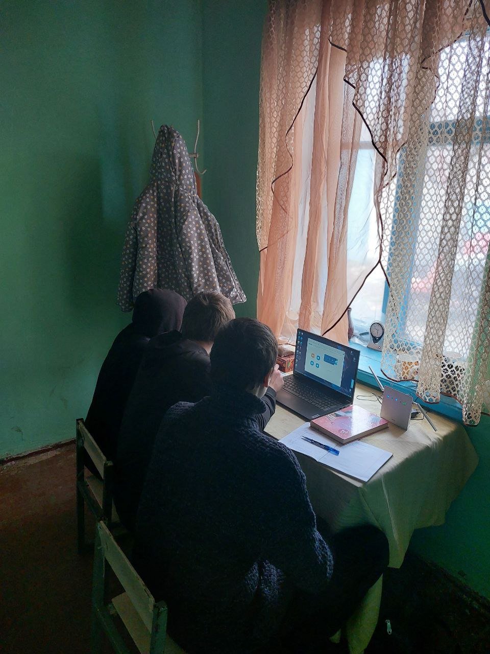 навчання в звичайній хаті.jpg