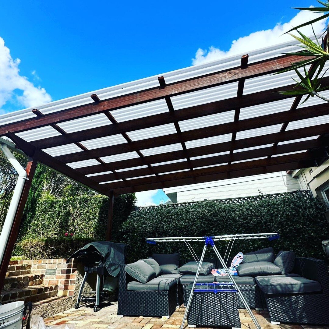 🤩 New Polycarbonate pergola installed on a pressure treated frame with our 3 coat stain and seal - Merbau in colour. 

✅ Did you know??? Polycarbonate is 250 times stronger than glass and is virtually indestructible.

✅ Amazing Light transmission.

