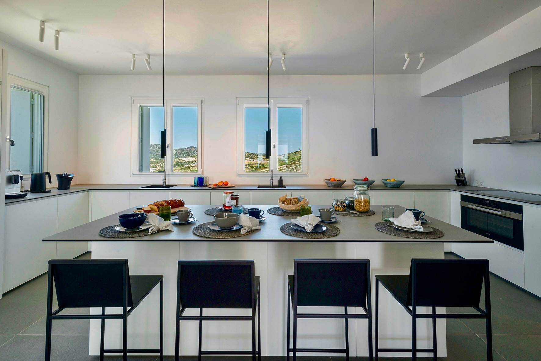 21 CST Kitchen Bkfst.png