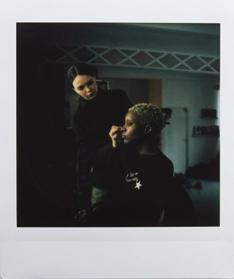 Anga @anga.vanga putting makeup on Elvie @elviedesu