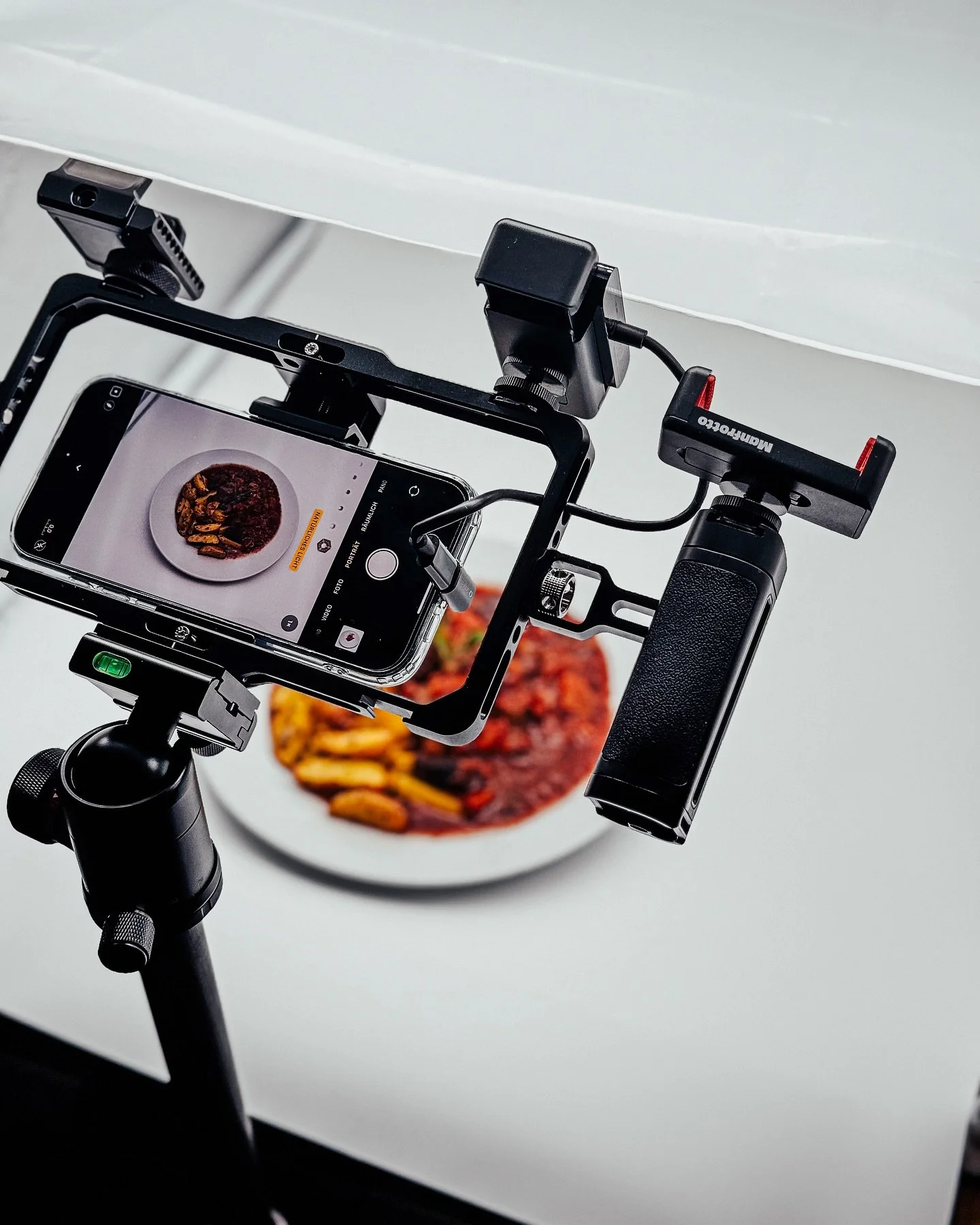 📣 Mela vie: Mehr als nur Food! 🎥

Seit 2 Jahren entwickeln wir uns immer mehr auch zum Medienunternehmen! ✨

Unsere Web-Social-Auftritte und Content werden direkt bei uns in House produziert &ndash; mit viel Kreativit&auml;t, Leidenschaft und Liebe