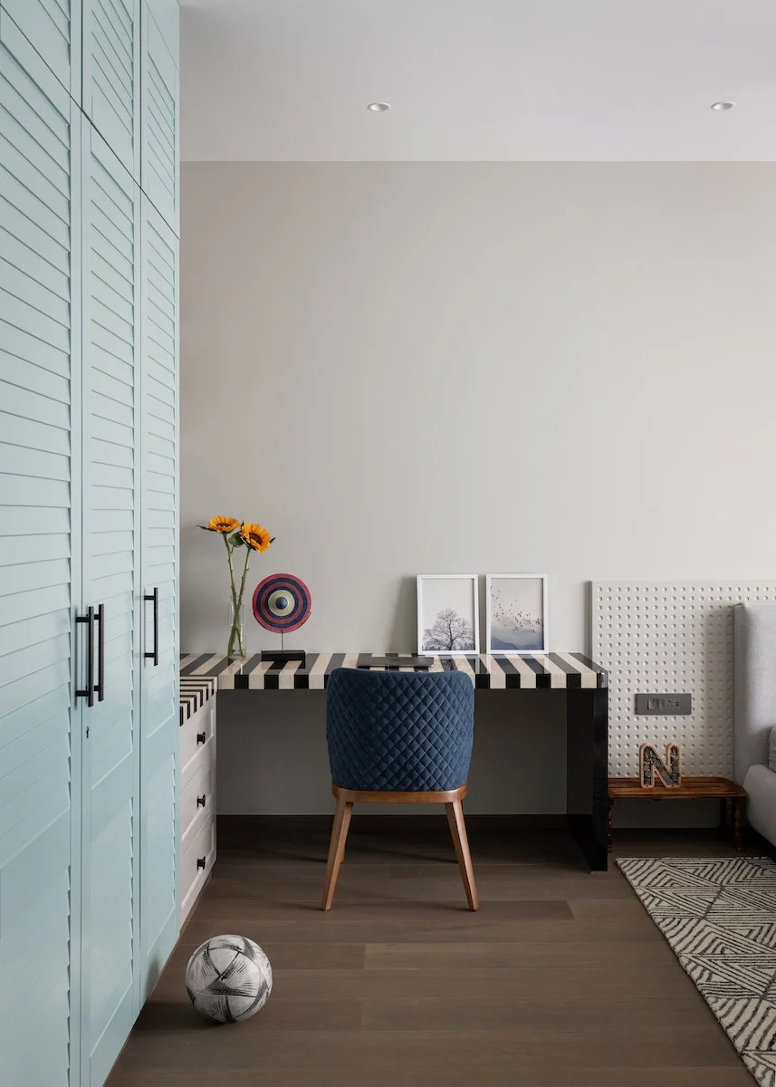 Apt at Embassy Lake Terraces-13.jpg