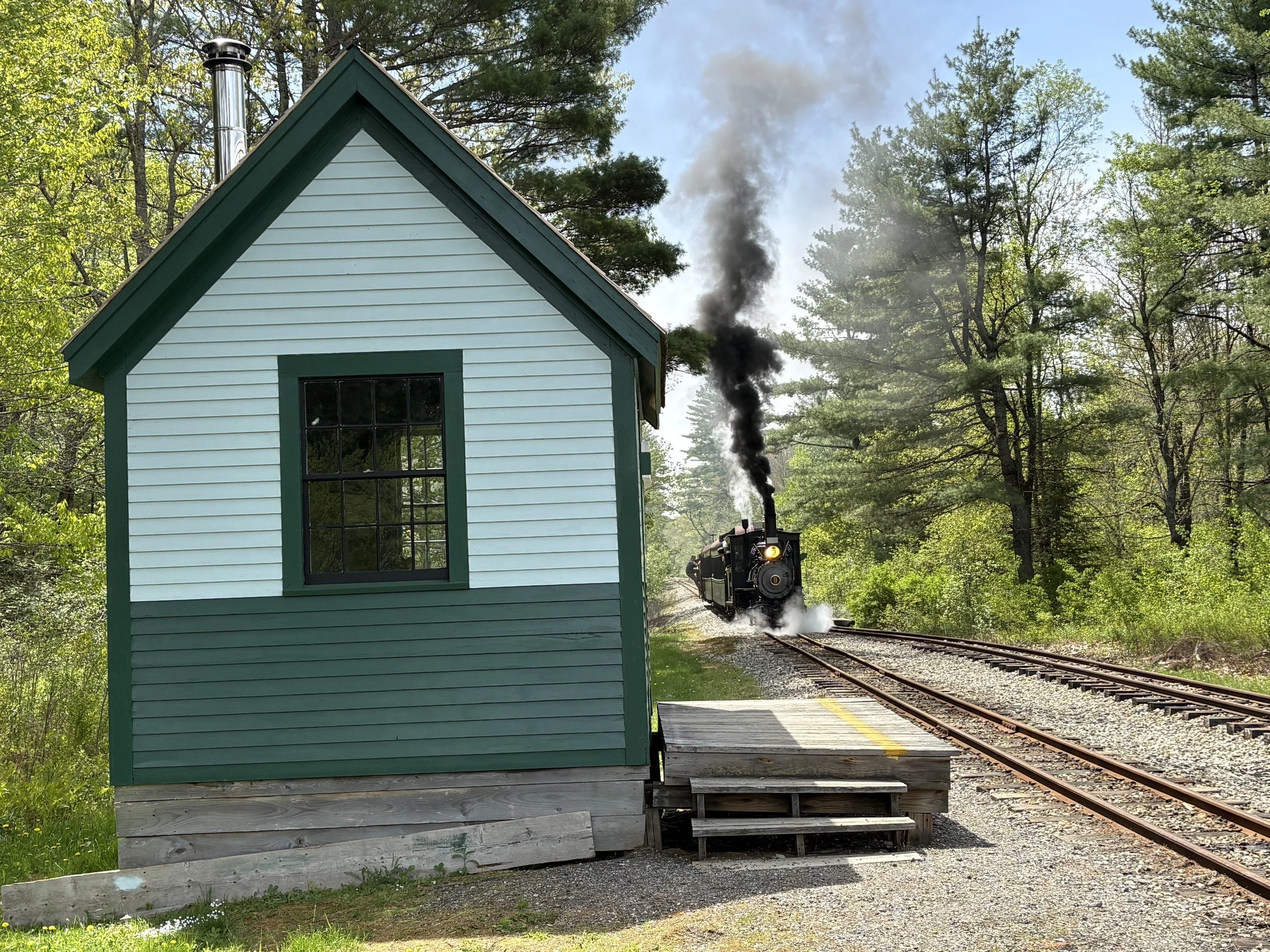 WW&F's 1891 No. 9 approaches the Alna Center station