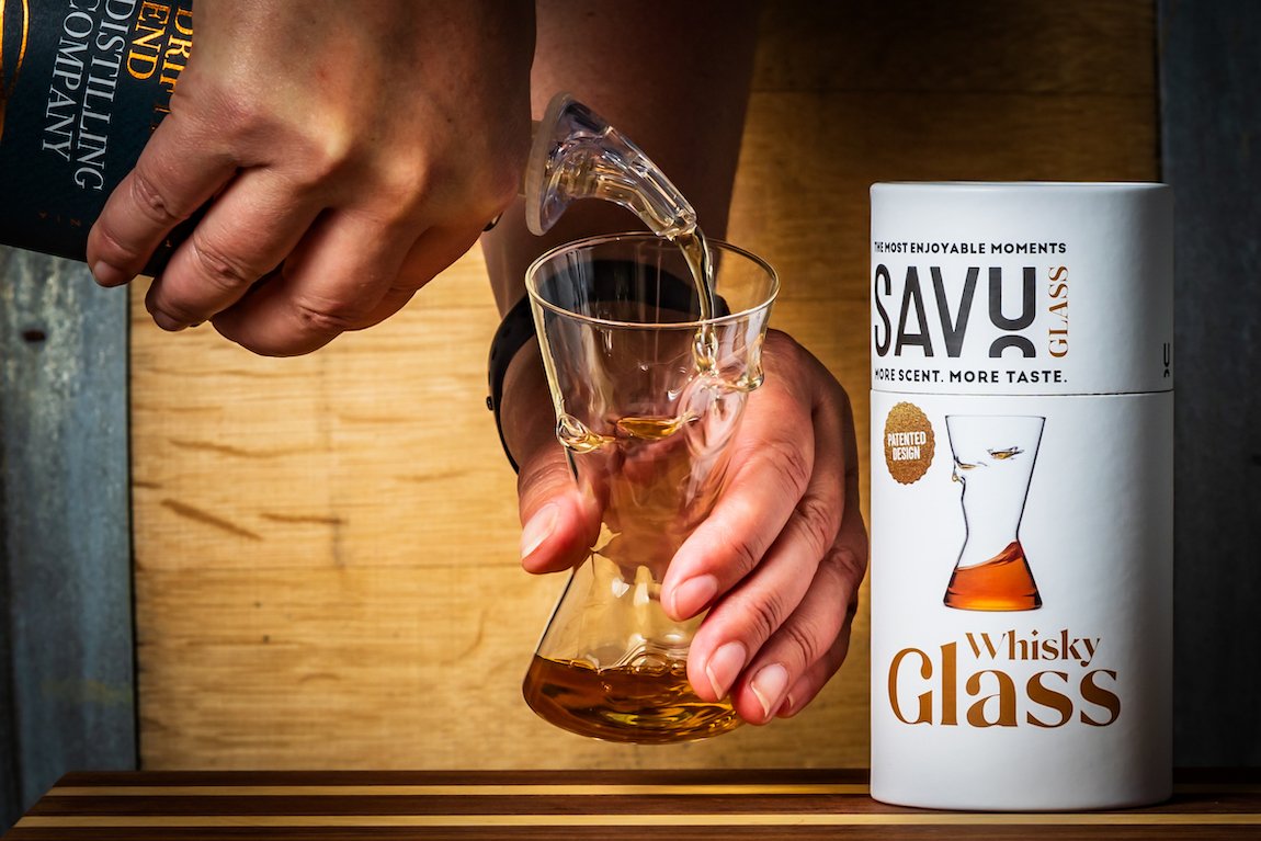 savu glass whisky pour 2 small.jpeg