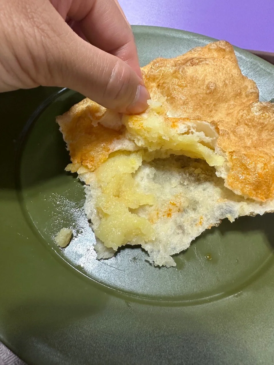  The fried bread was filled with mashed potato and was delicious on its own, although I saw several locals dipping it in the remaining ashlan-fu soup.  