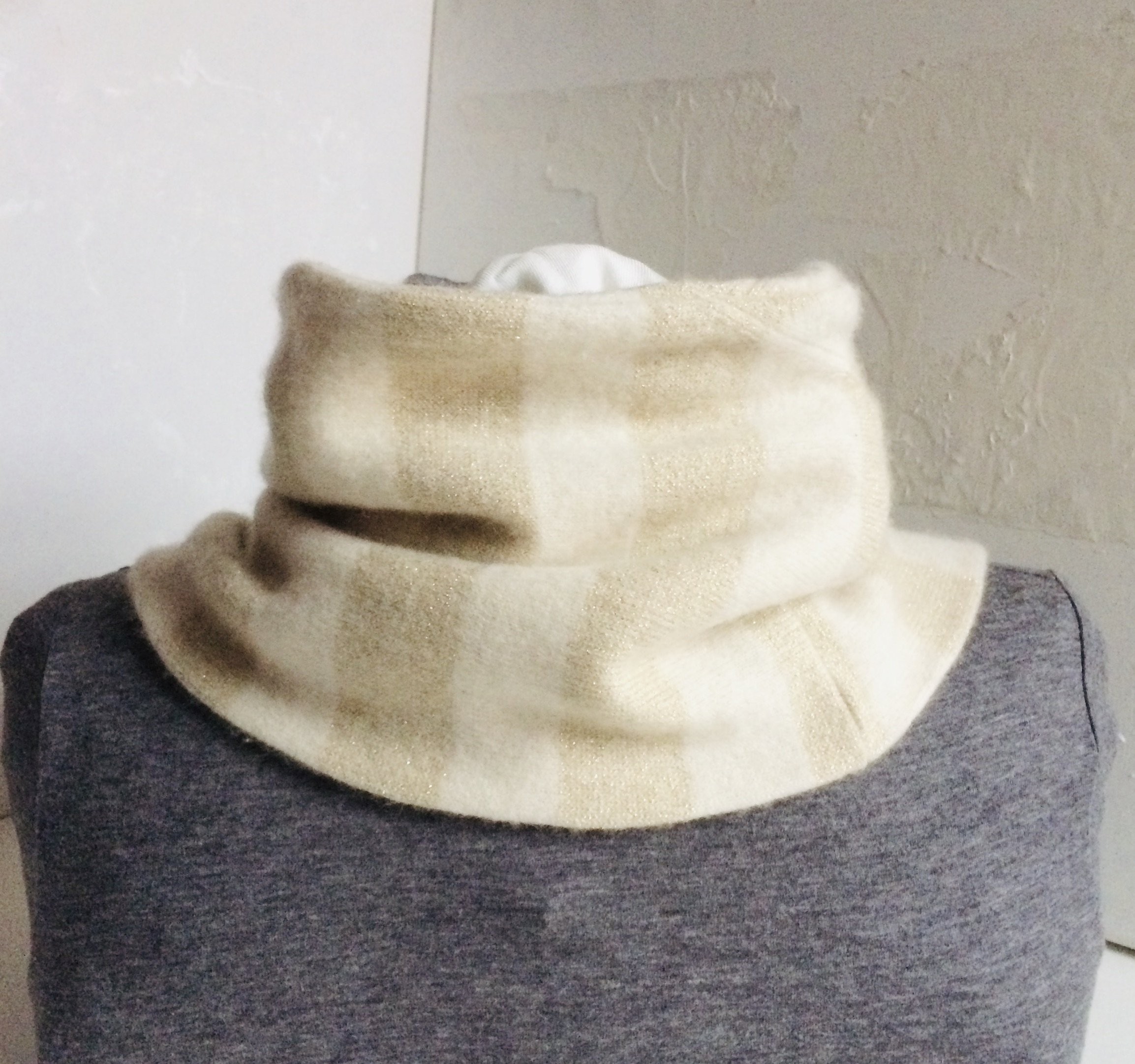 Upcycled cashmere Snug neck cosy